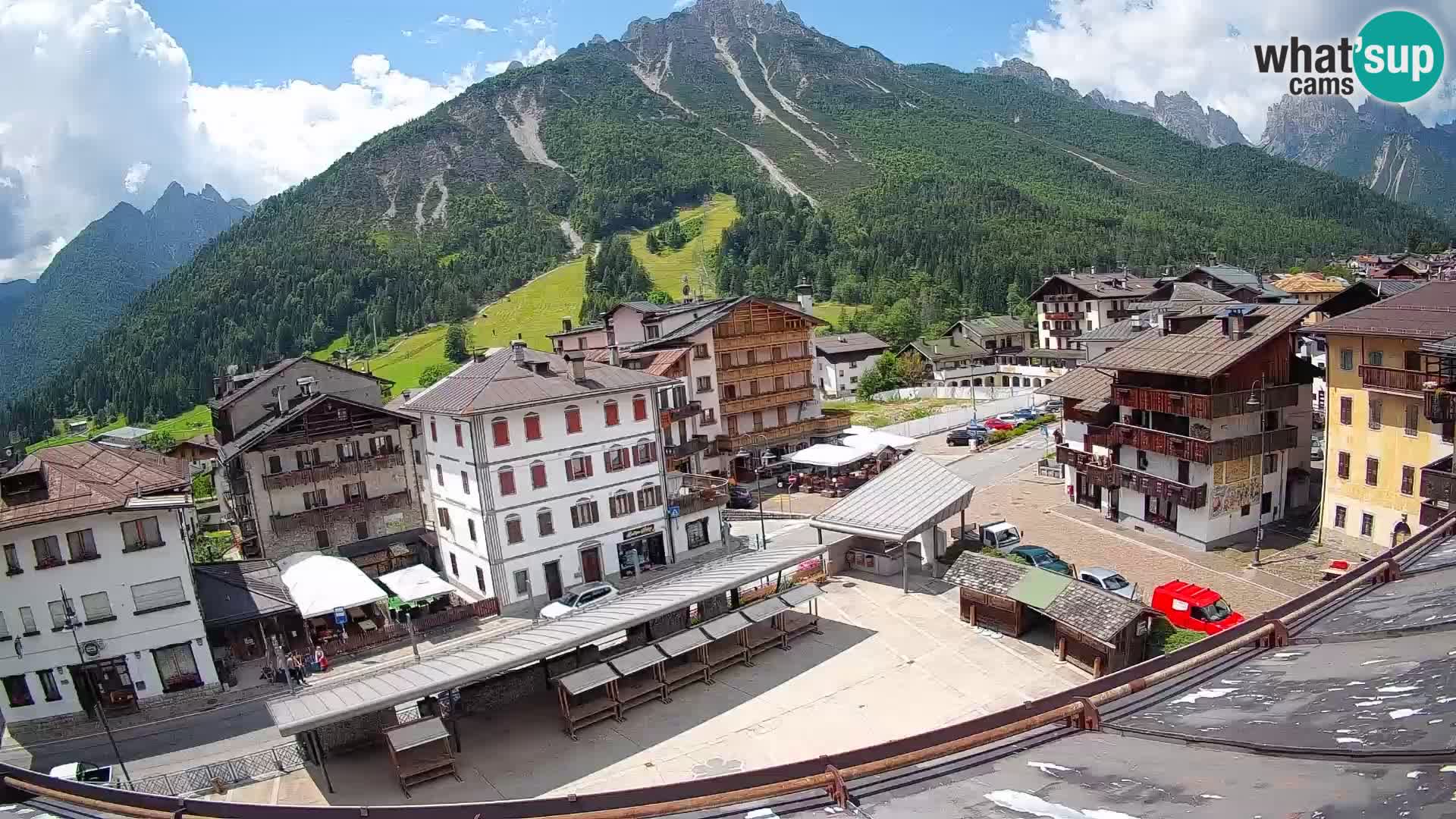 Piazza centrale di Forni di Sopra