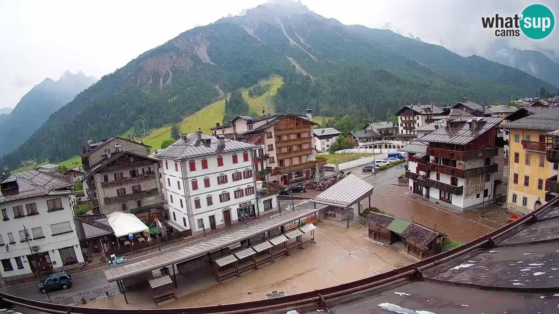 Piazza centrale di Forni di Sopra