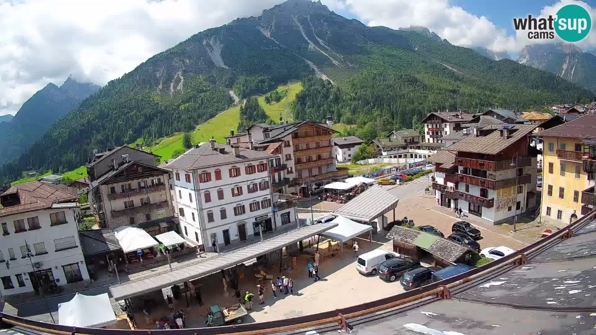 Piazza centrale di Forni di Sopra