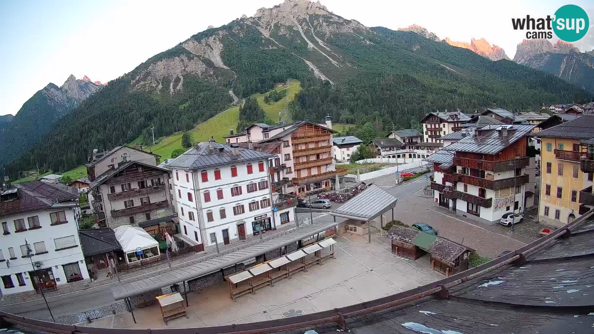 Piazza centrale di Forni di Sopra