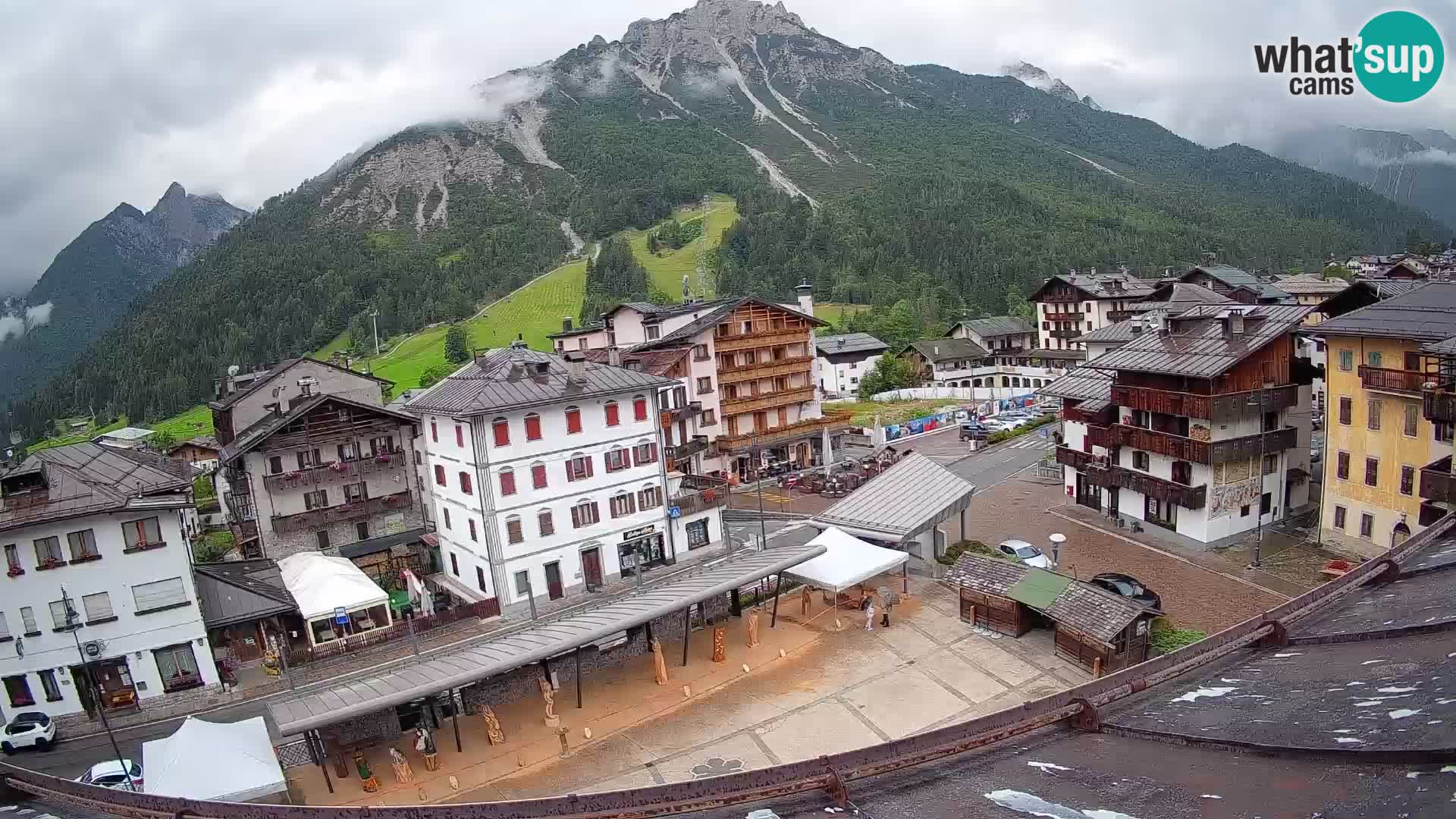 Piazza centrale di Forni di Sopra