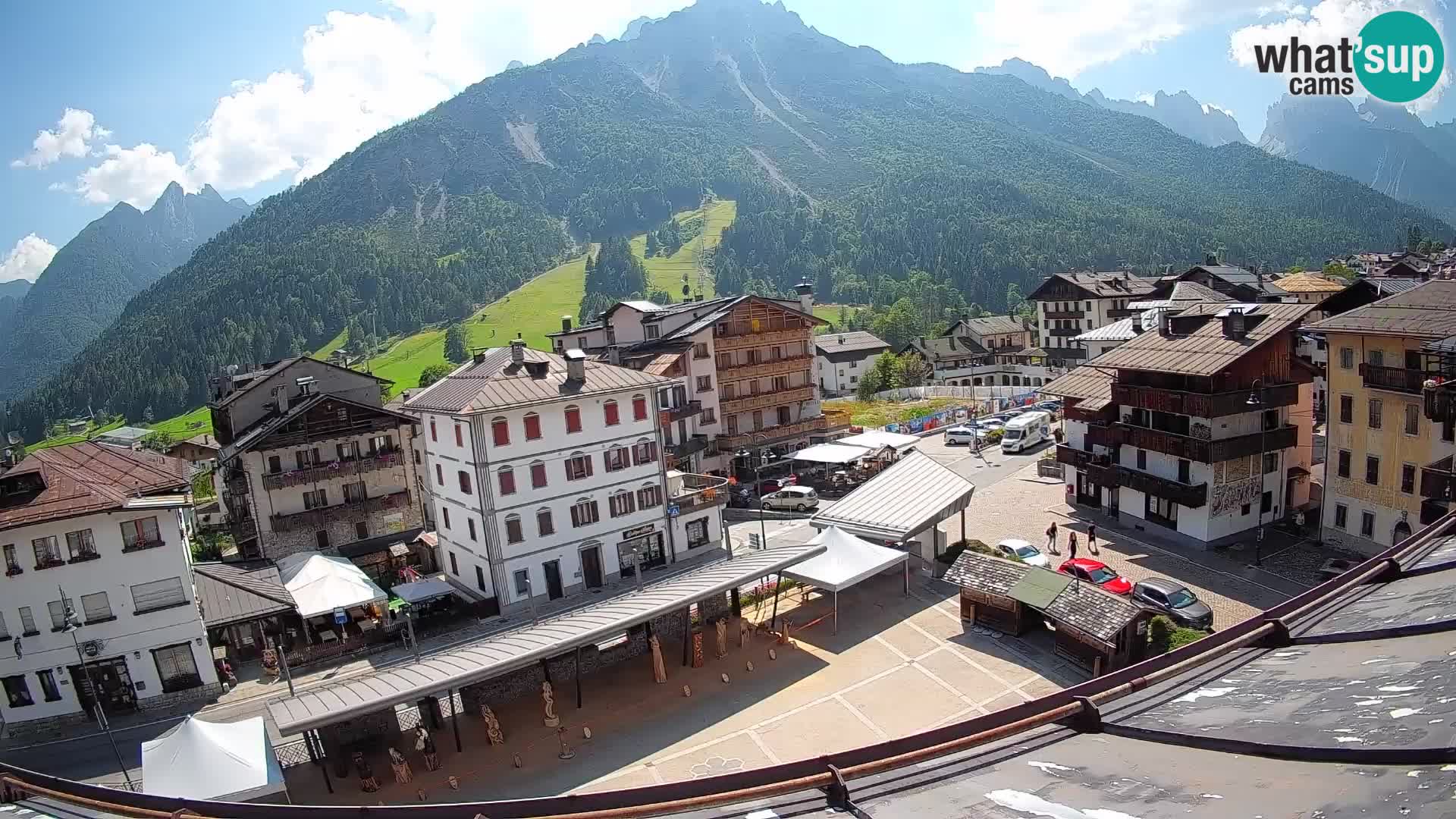 Plaza principal de Forni di Sopra