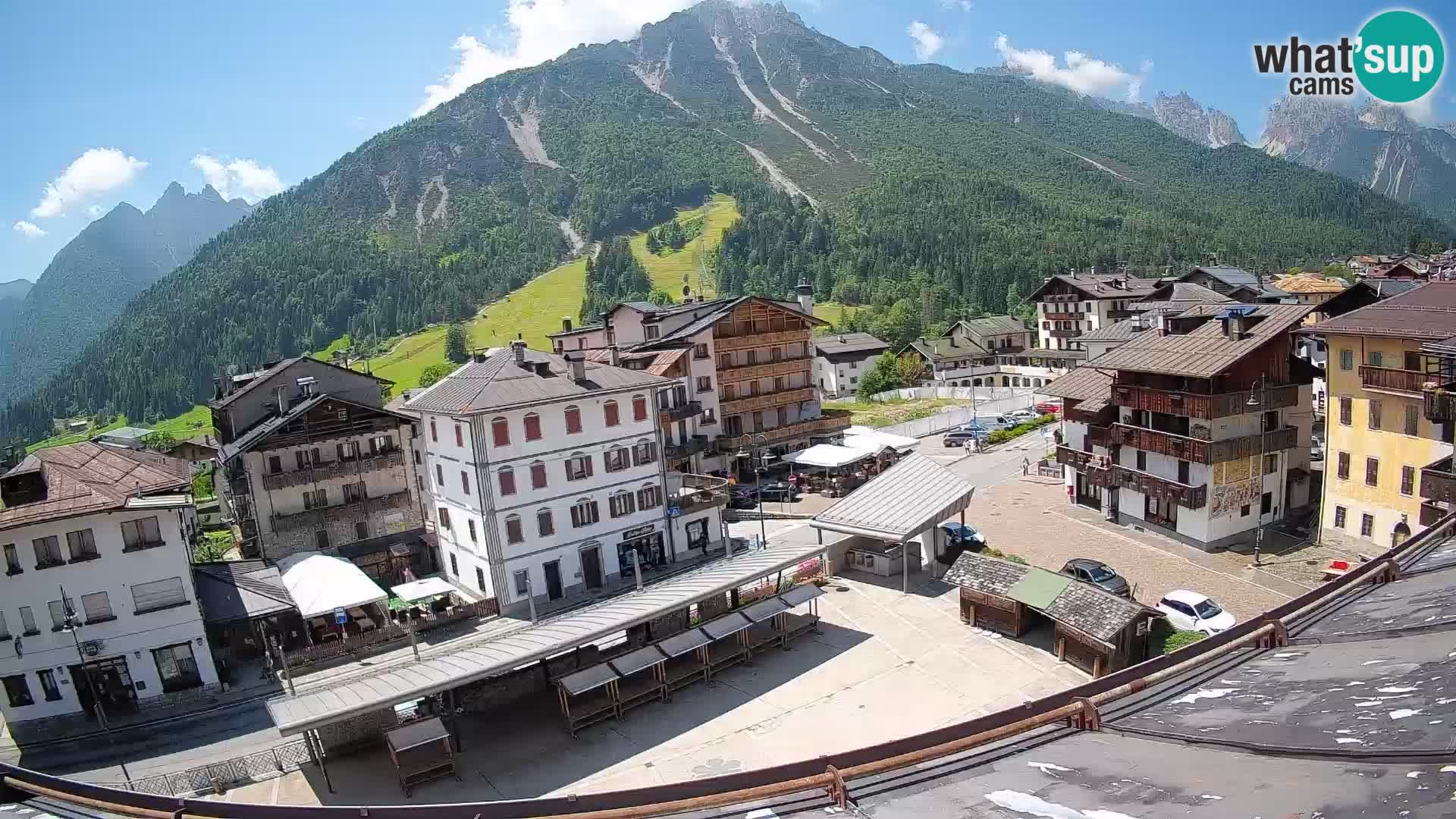 Piazza centrale di Forni di Sopra