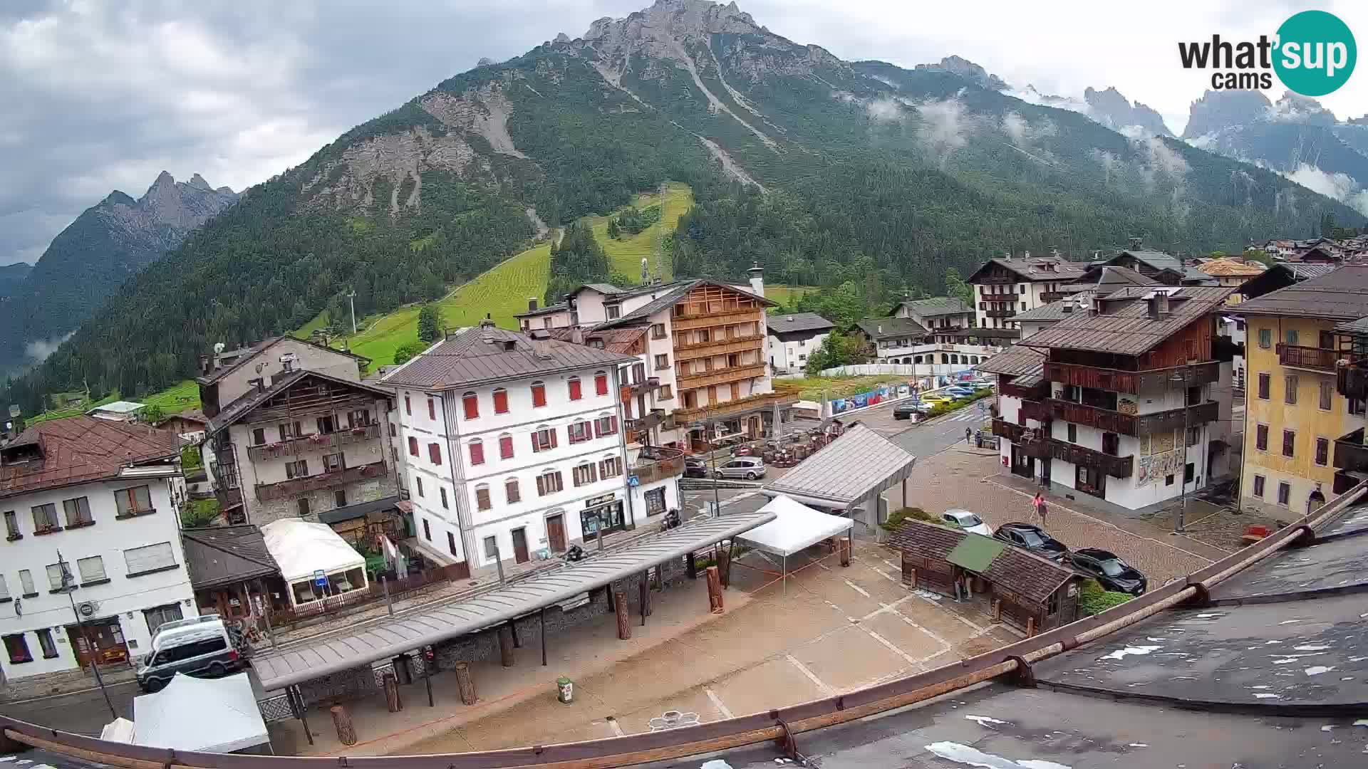 Piazza centrale di Forni di Sopra