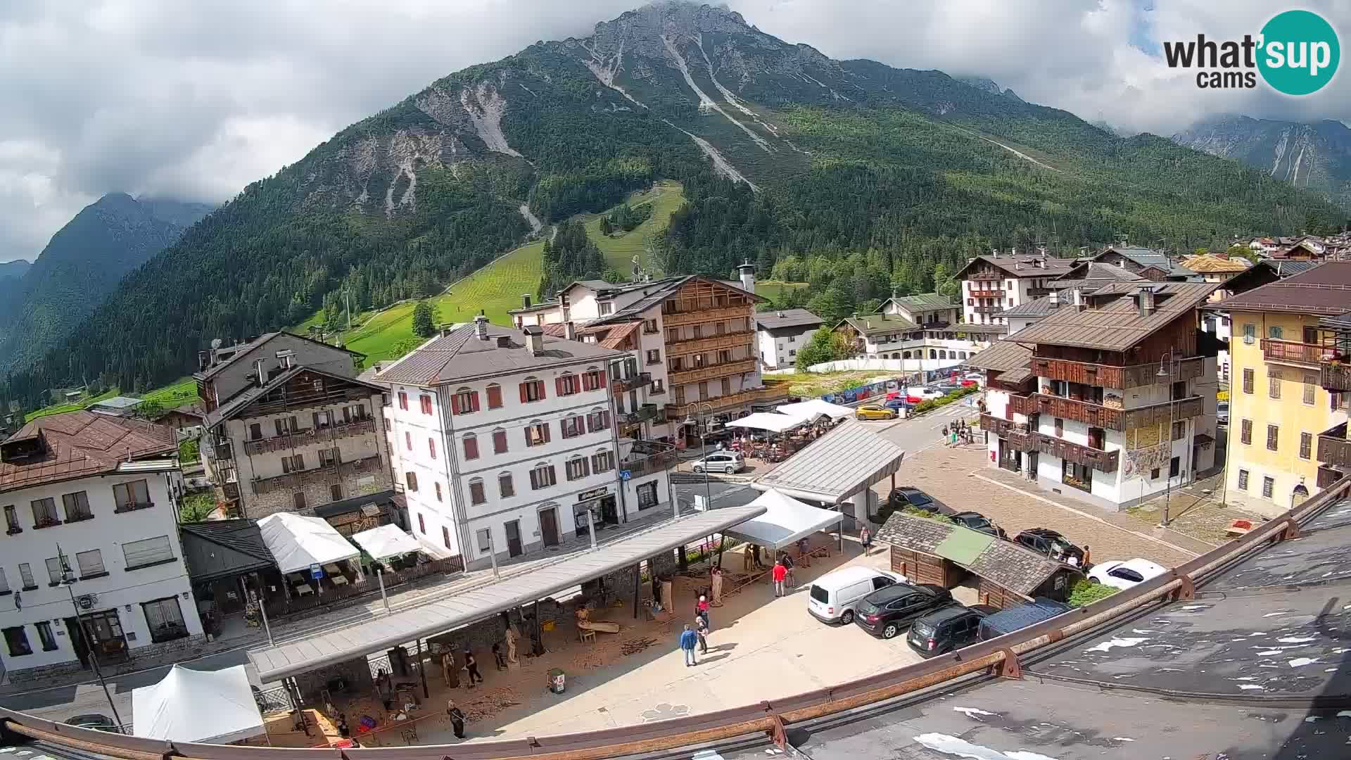Plaza principal de Forni di Sopra