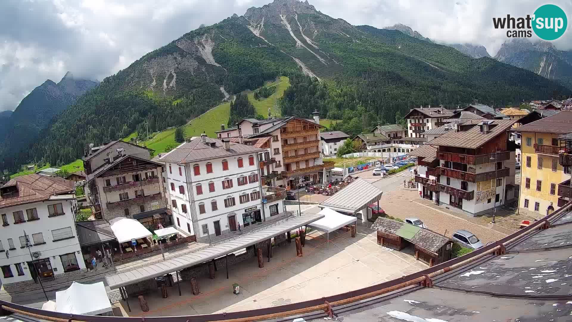 Piazza centrale di Forni di Sopra