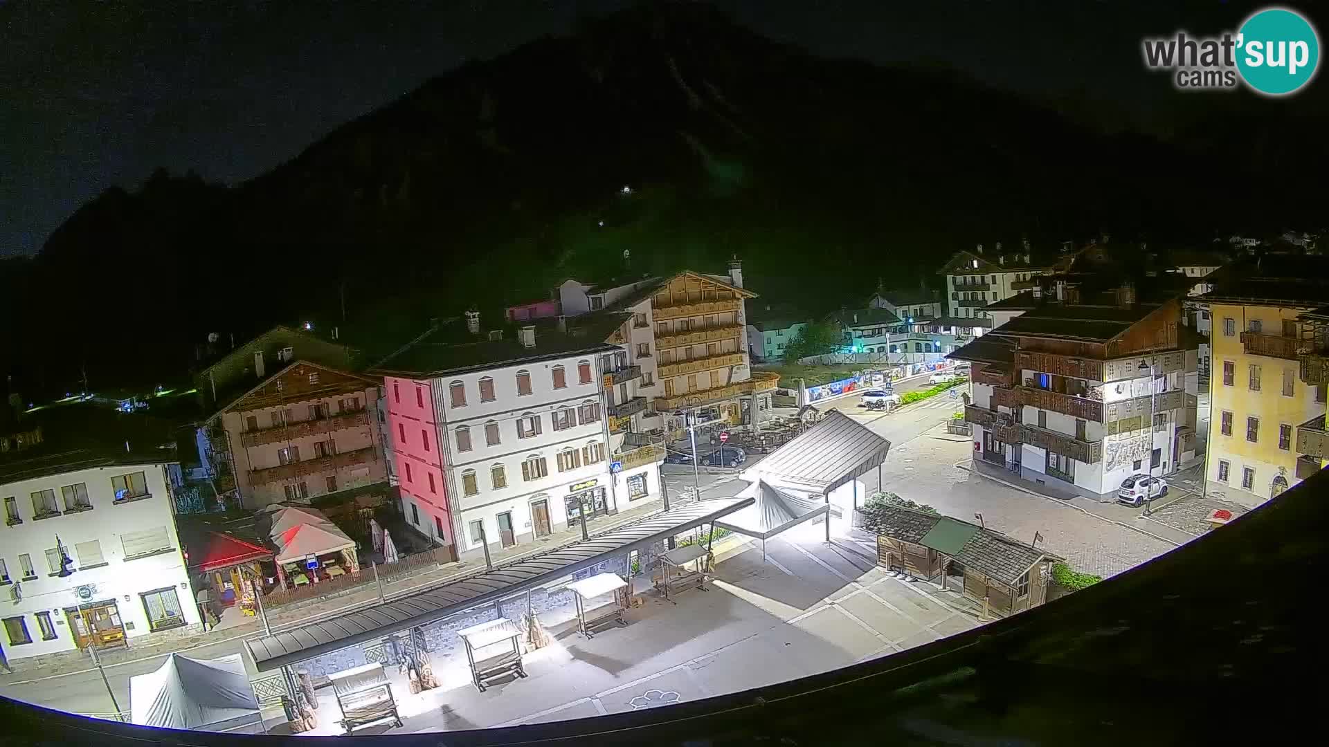 Plaza principal de Forni di Sopra