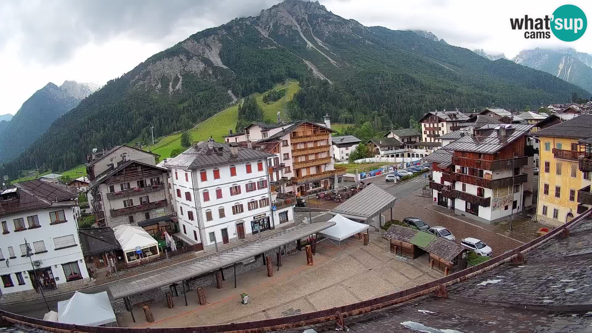 Piazza centrale di Forni di Sopra