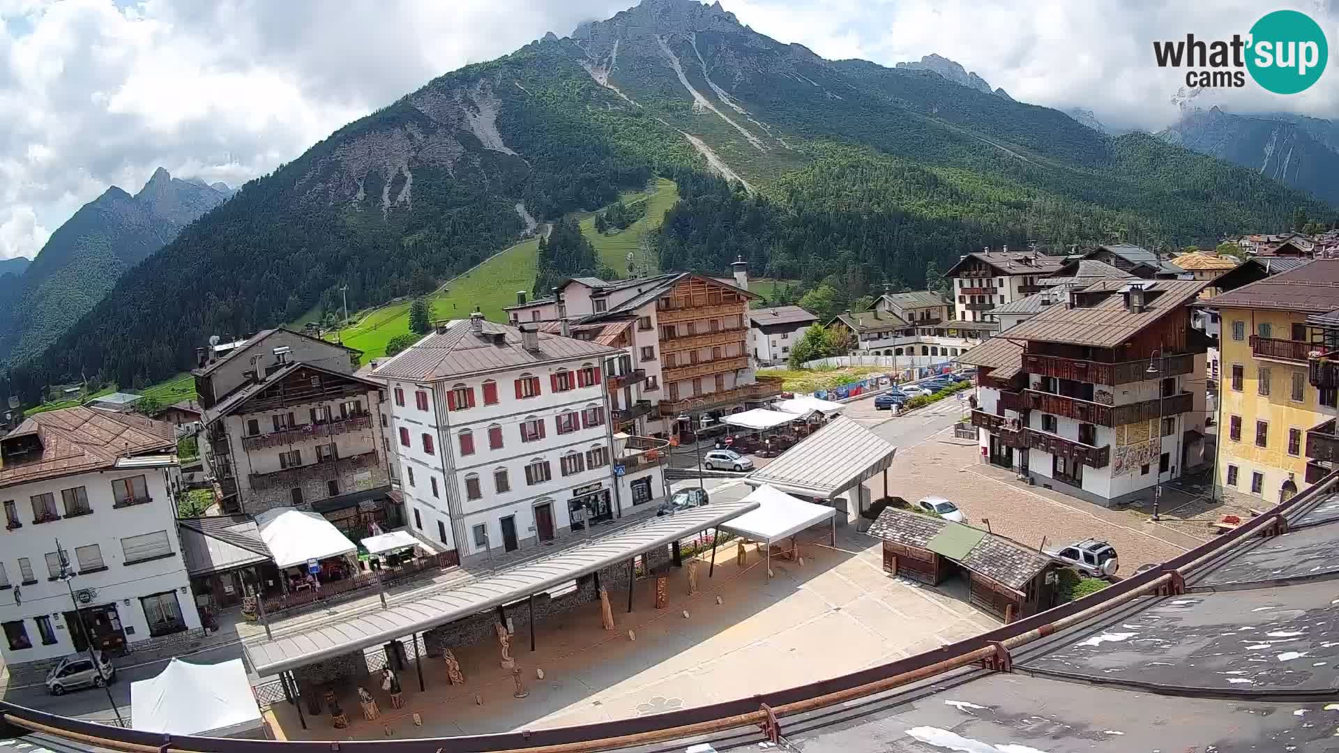Plaza principal de Forni di Sopra