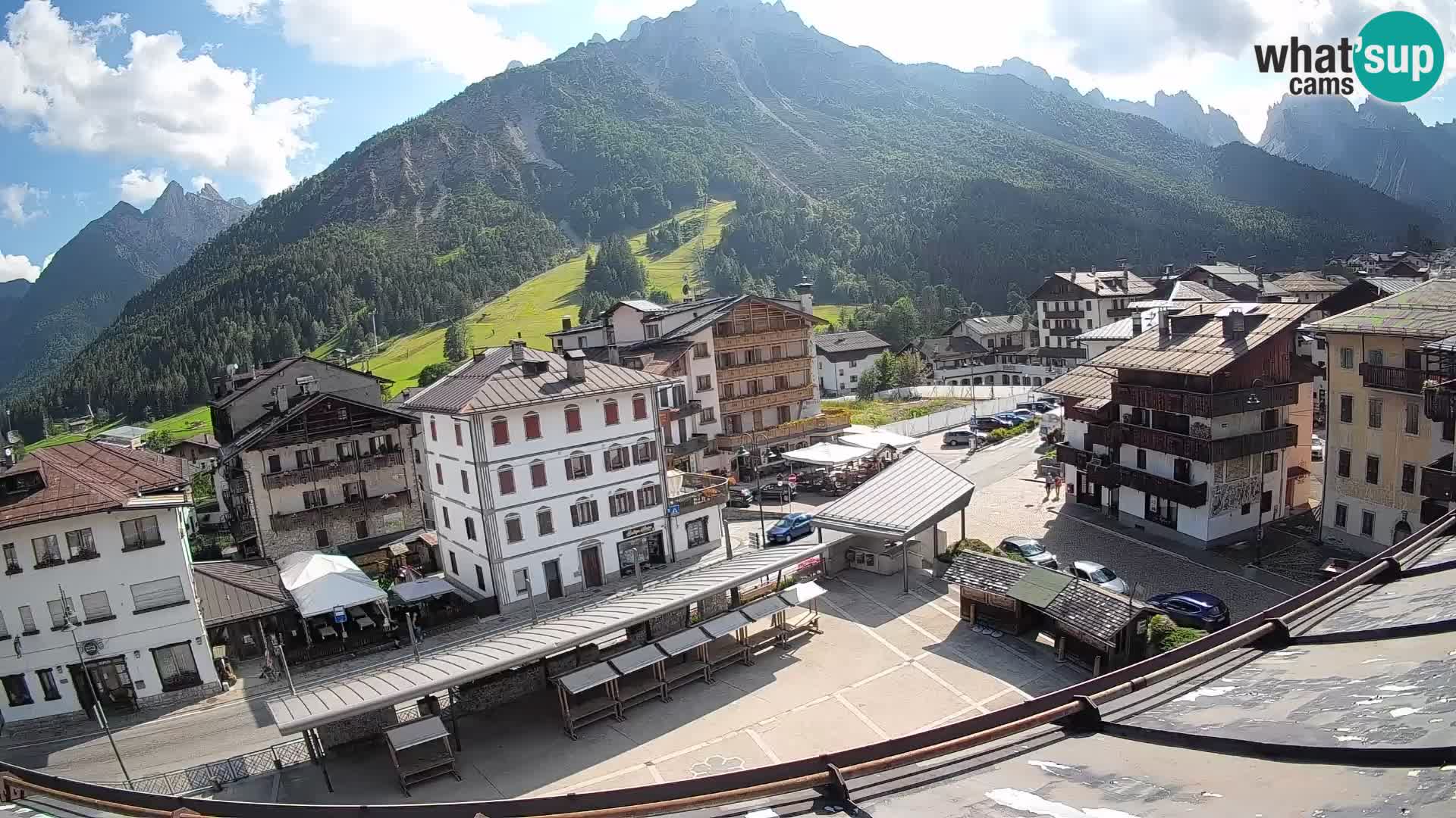 Plaza principal de Forni di Sopra