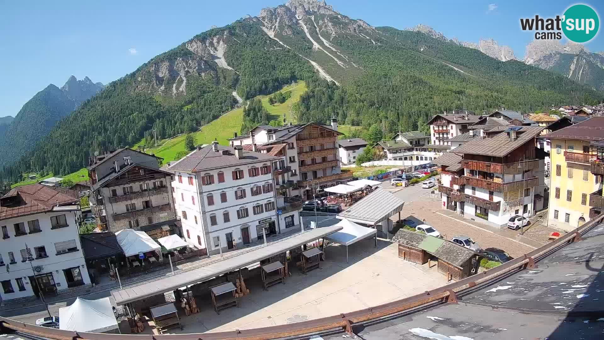 Piazza centrale di Forni di Sopra