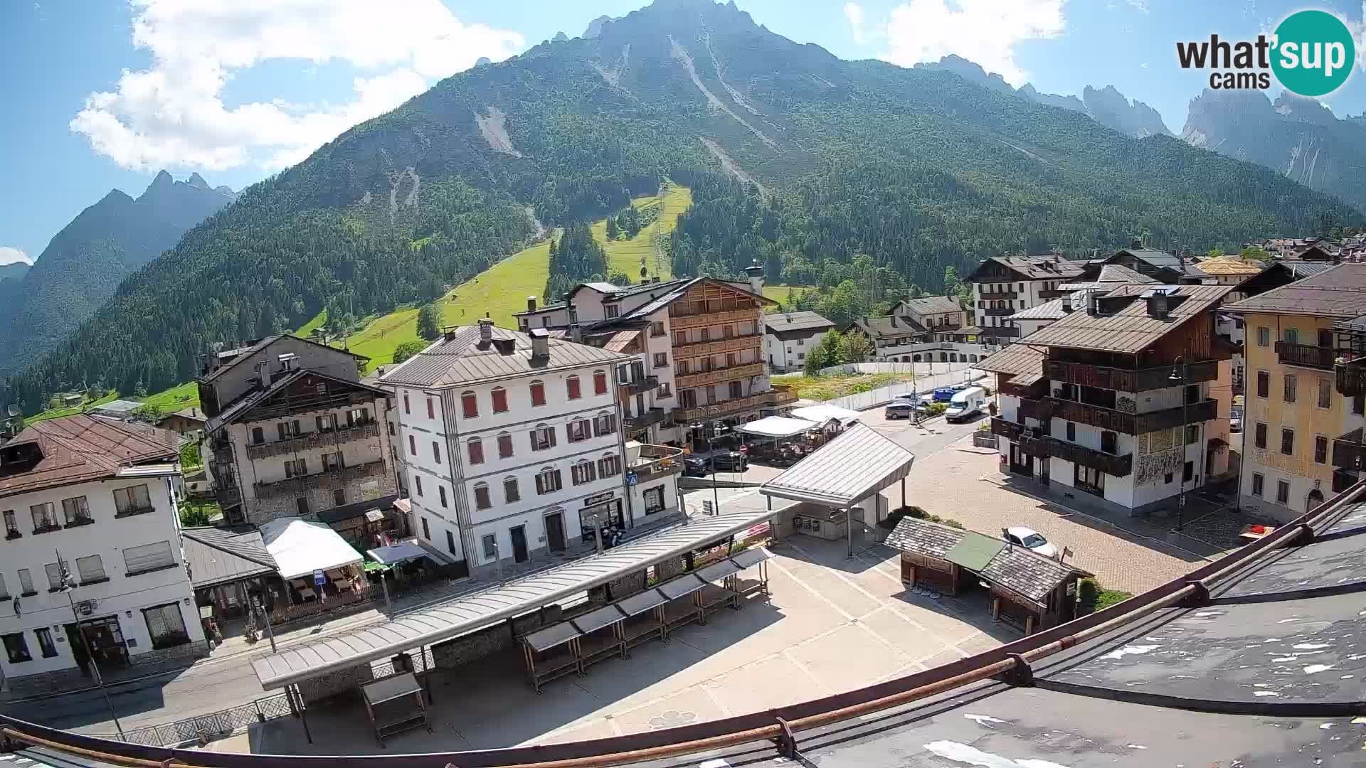 Piazza centrale di Forni di Sopra