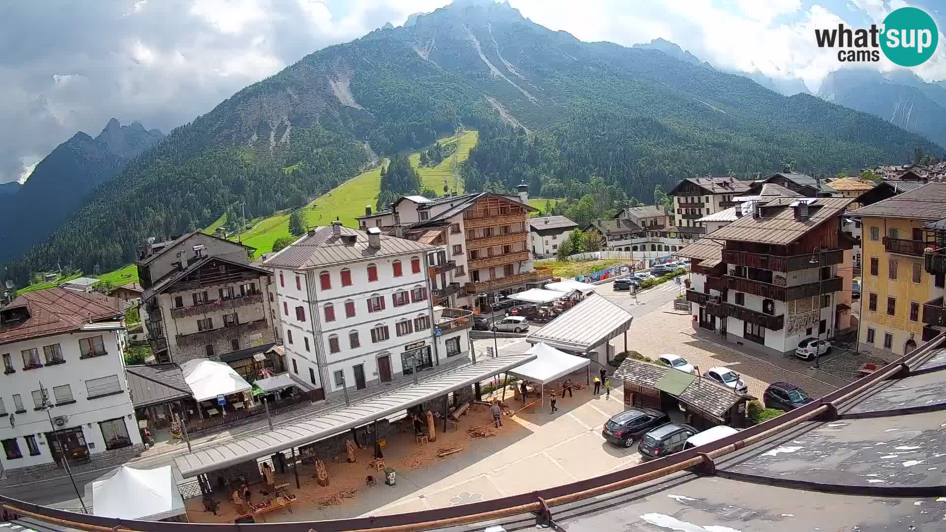 Piazza centrale di Forni di Sopra
