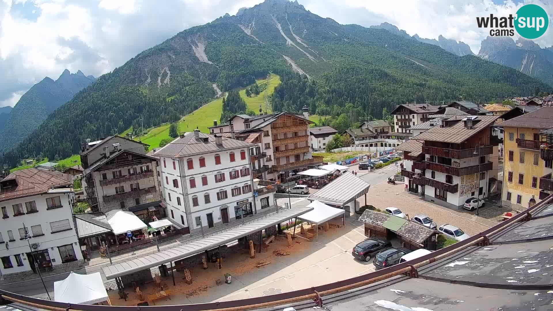 Piazza centrale di Forni di Sopra
