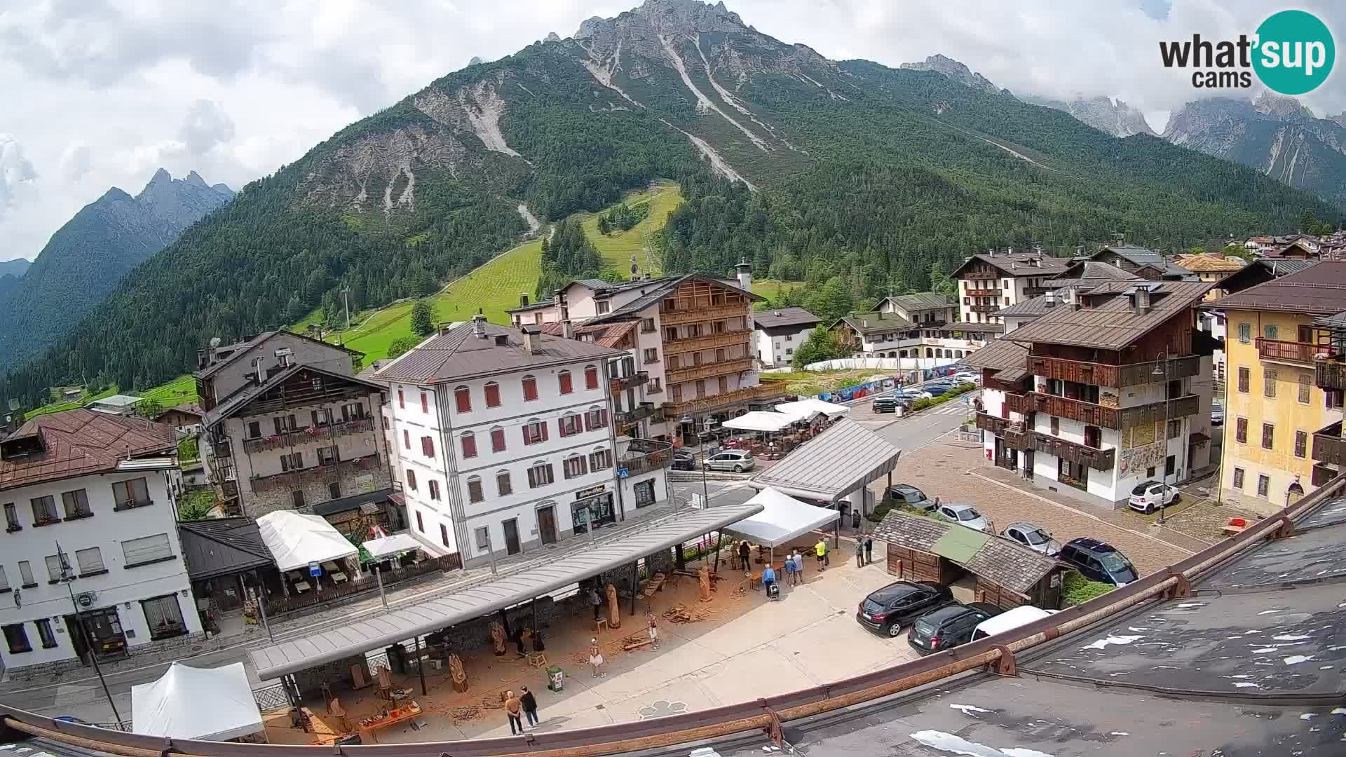 Piazza centrale di Forni di Sopra