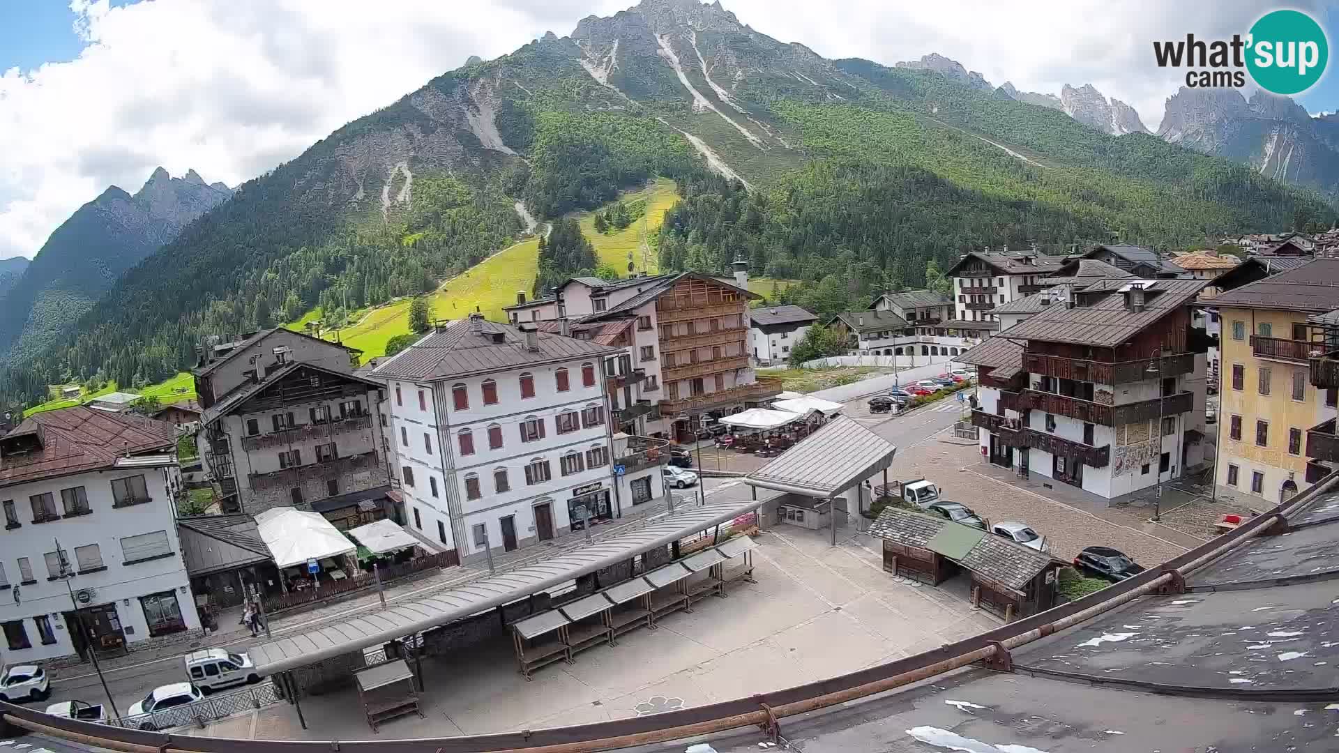 Plaza principal de Forni di Sopra
