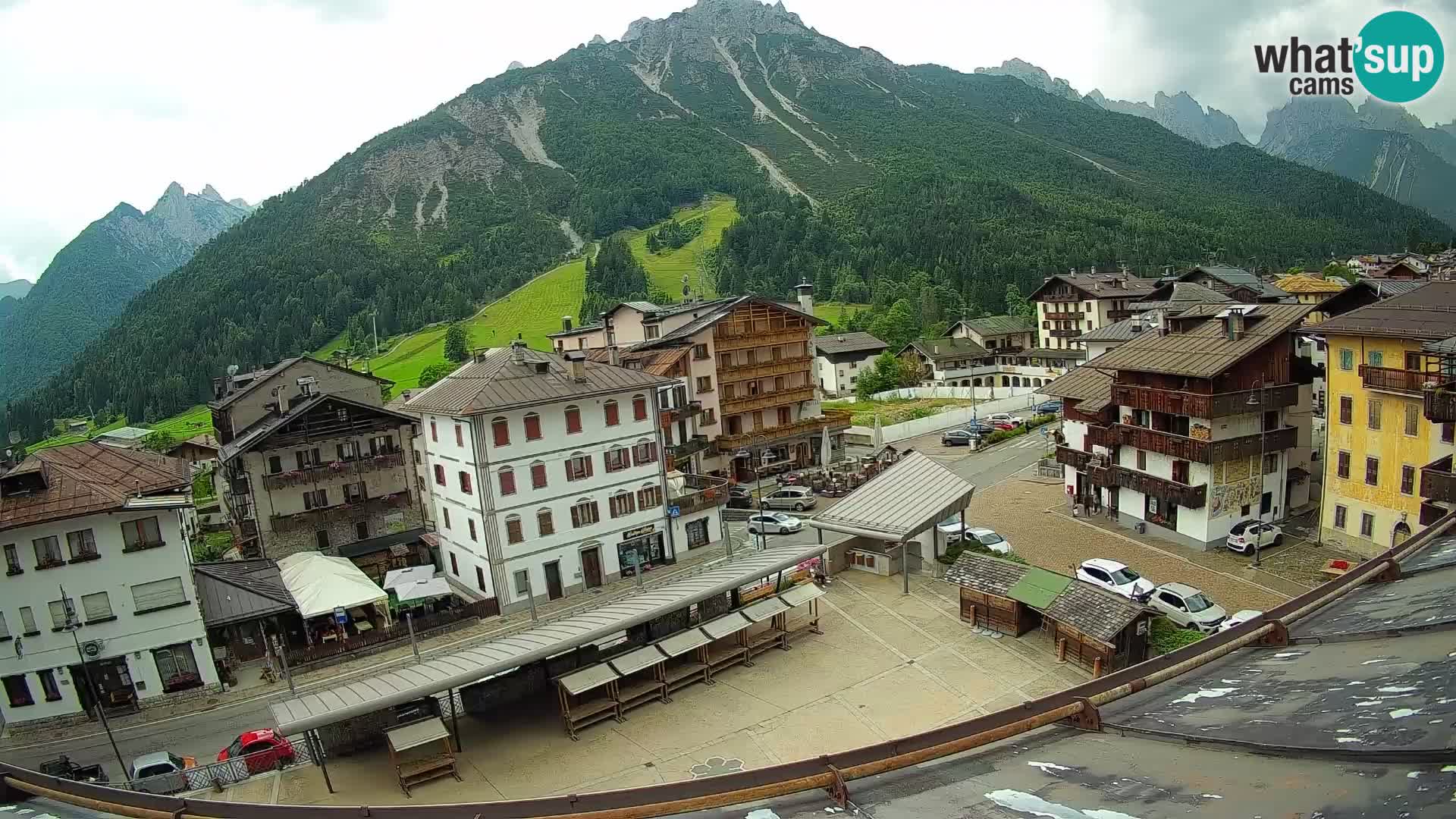 Piazza centrale di Forni di Sopra
