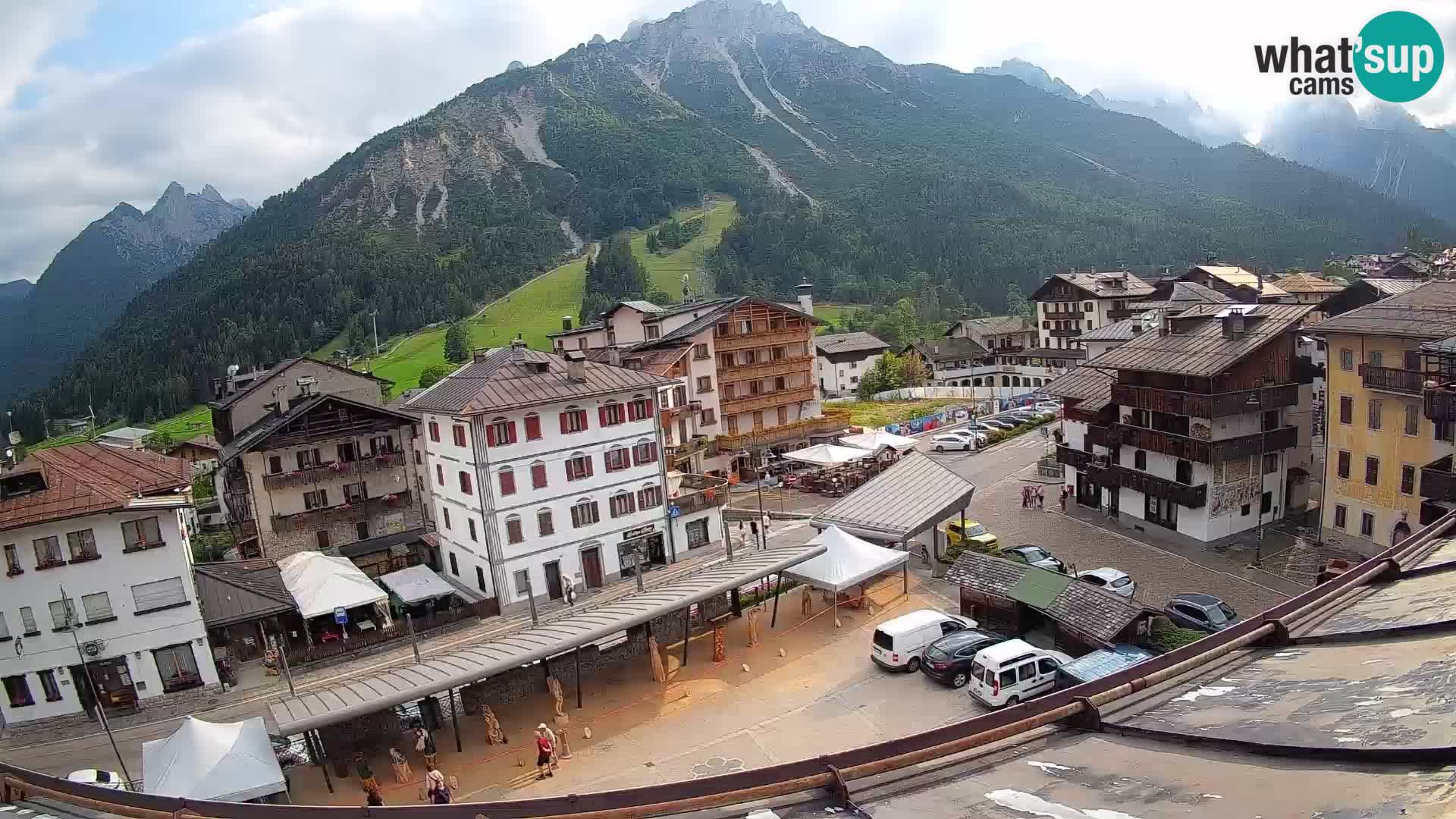 Plaza principal de Forni di Sopra