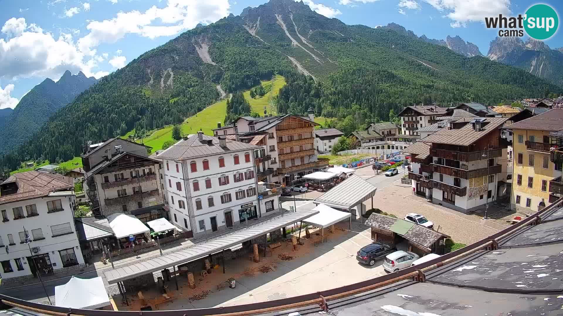 Plaza principal de Forni di Sopra
