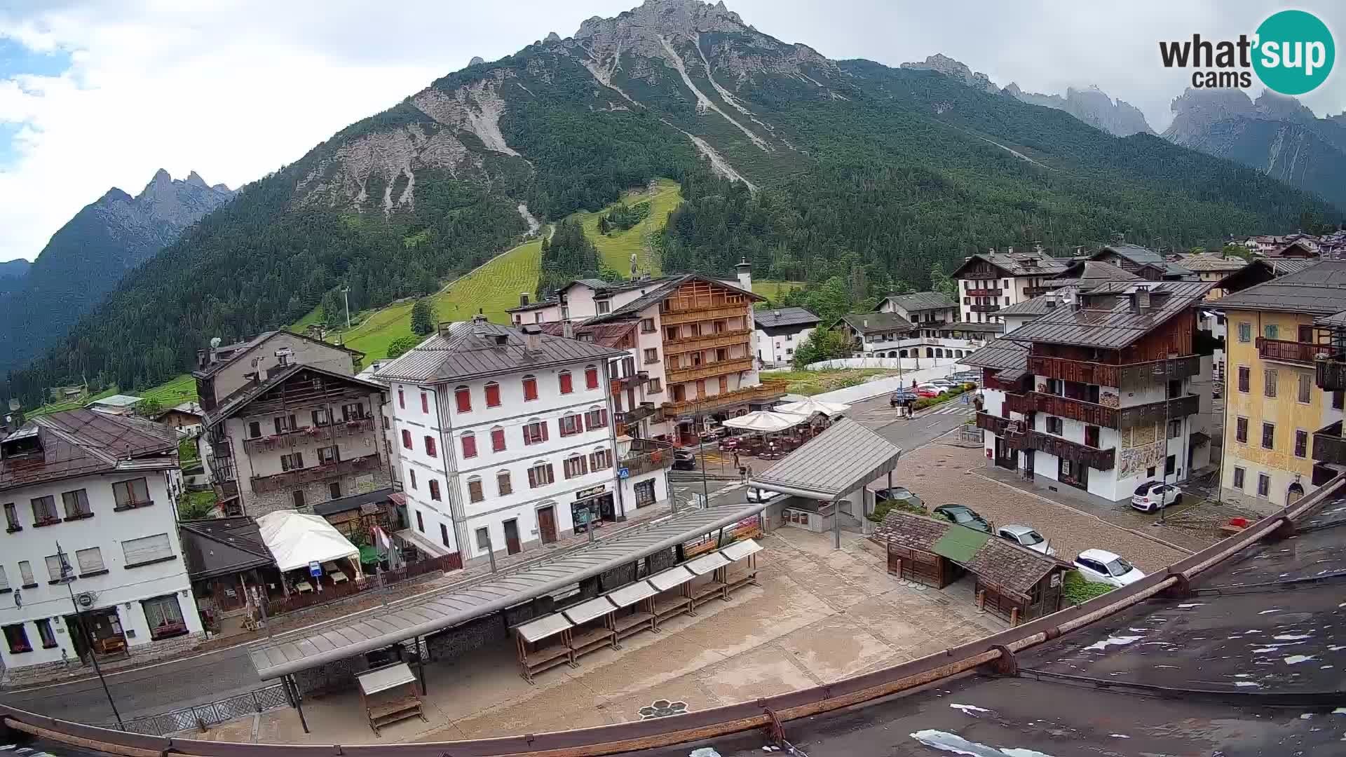 Piazza centrale di Forni di Sopra