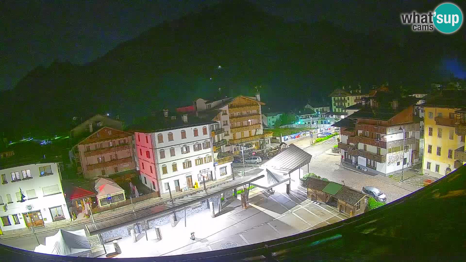 Piazza centrale di Forni di Sopra
