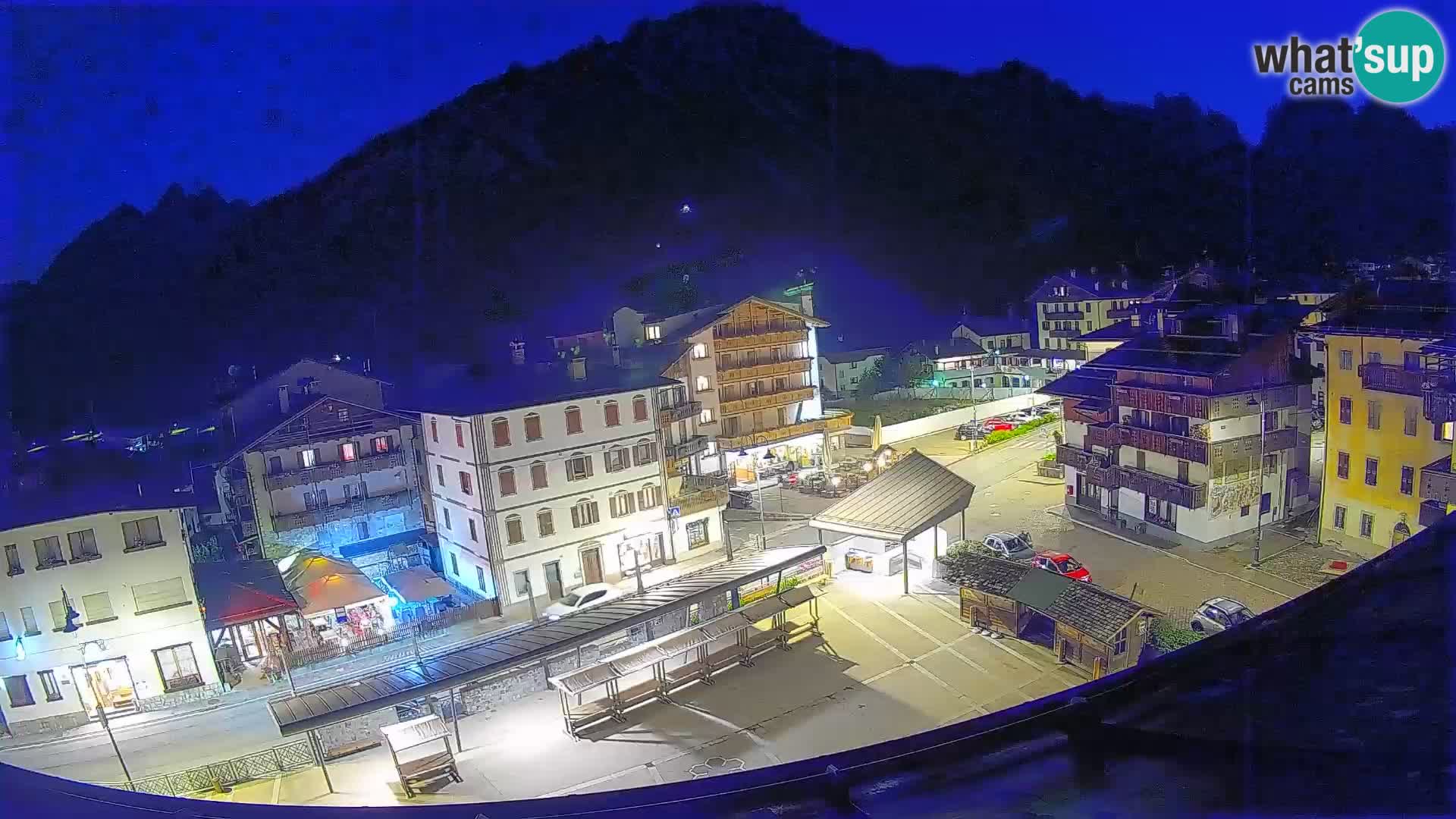 Piazza centrale di Forni di Sopra