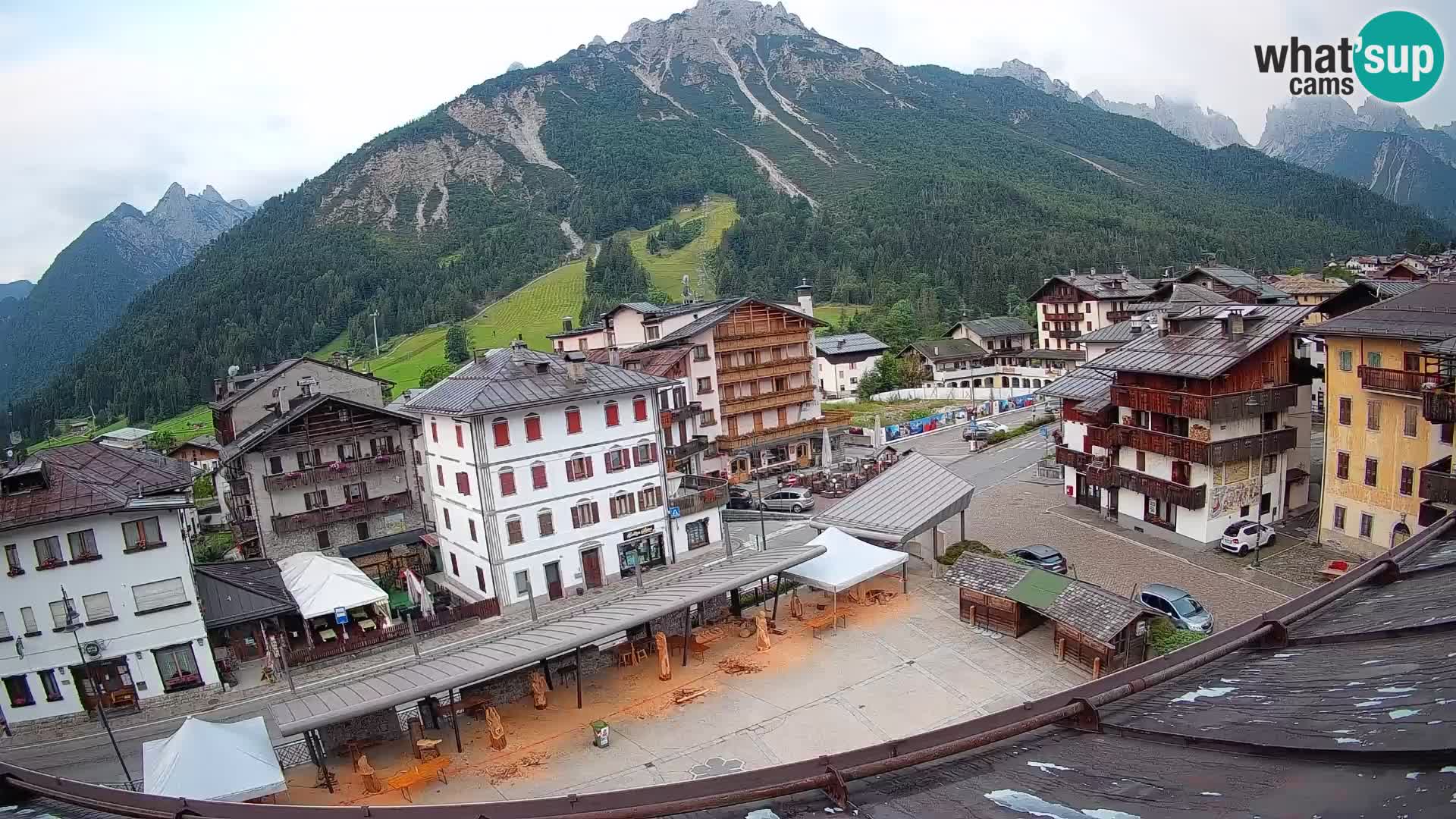 Piazza centrale di Forni di Sopra