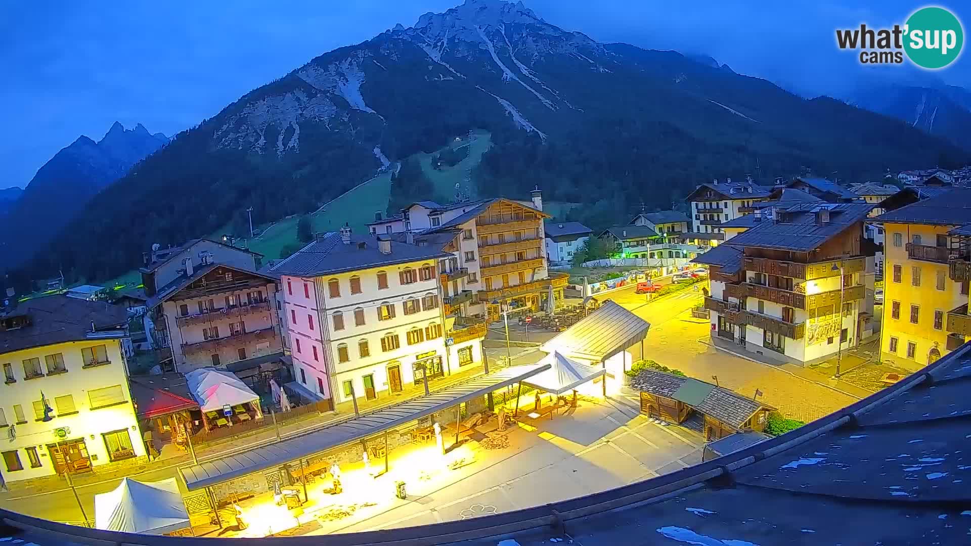 Piazza centrale di Forni di Sopra