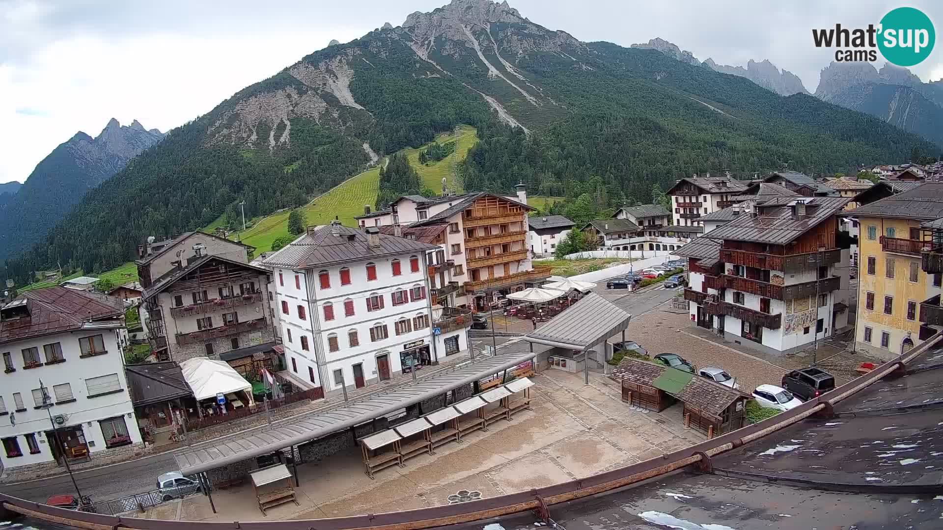 Plaza principal de Forni di Sopra