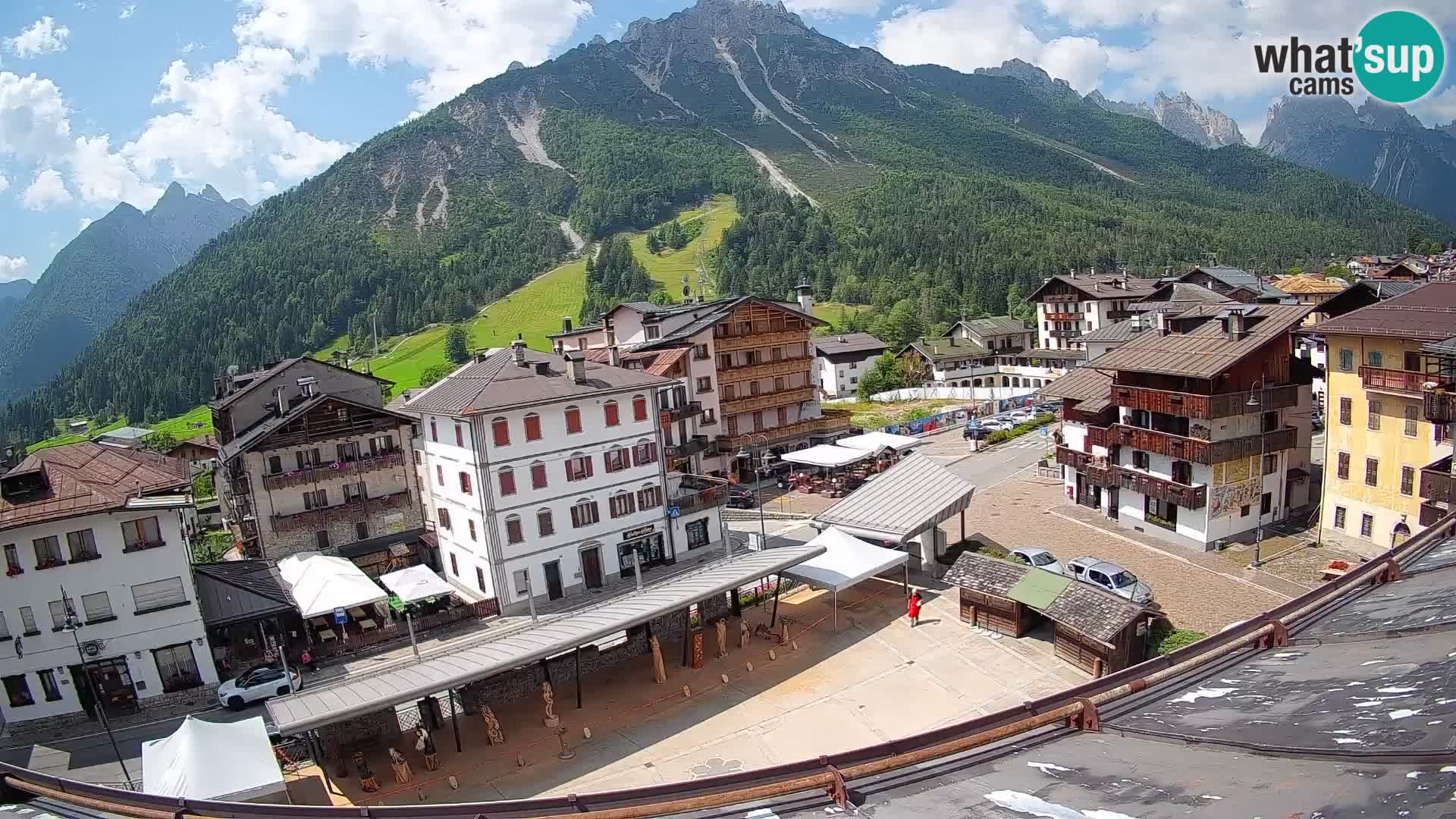Piazza centrale di Forni di Sopra