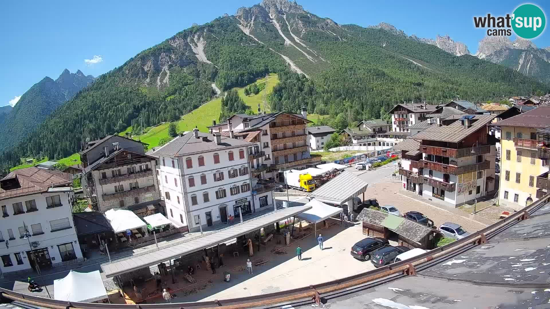 Plaza principal de Forni di Sopra