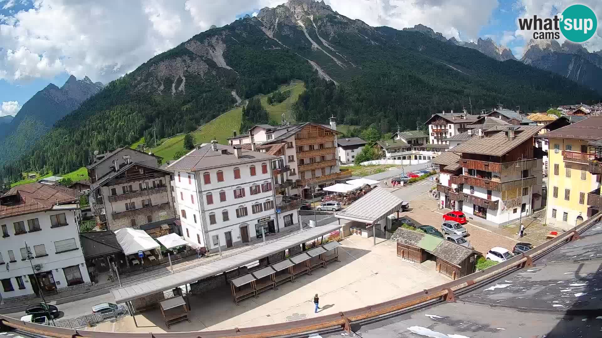 Plaza principal de Forni di Sopra