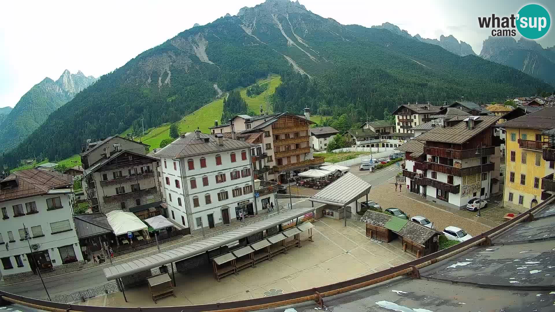 Piazza centrale di Forni di Sopra