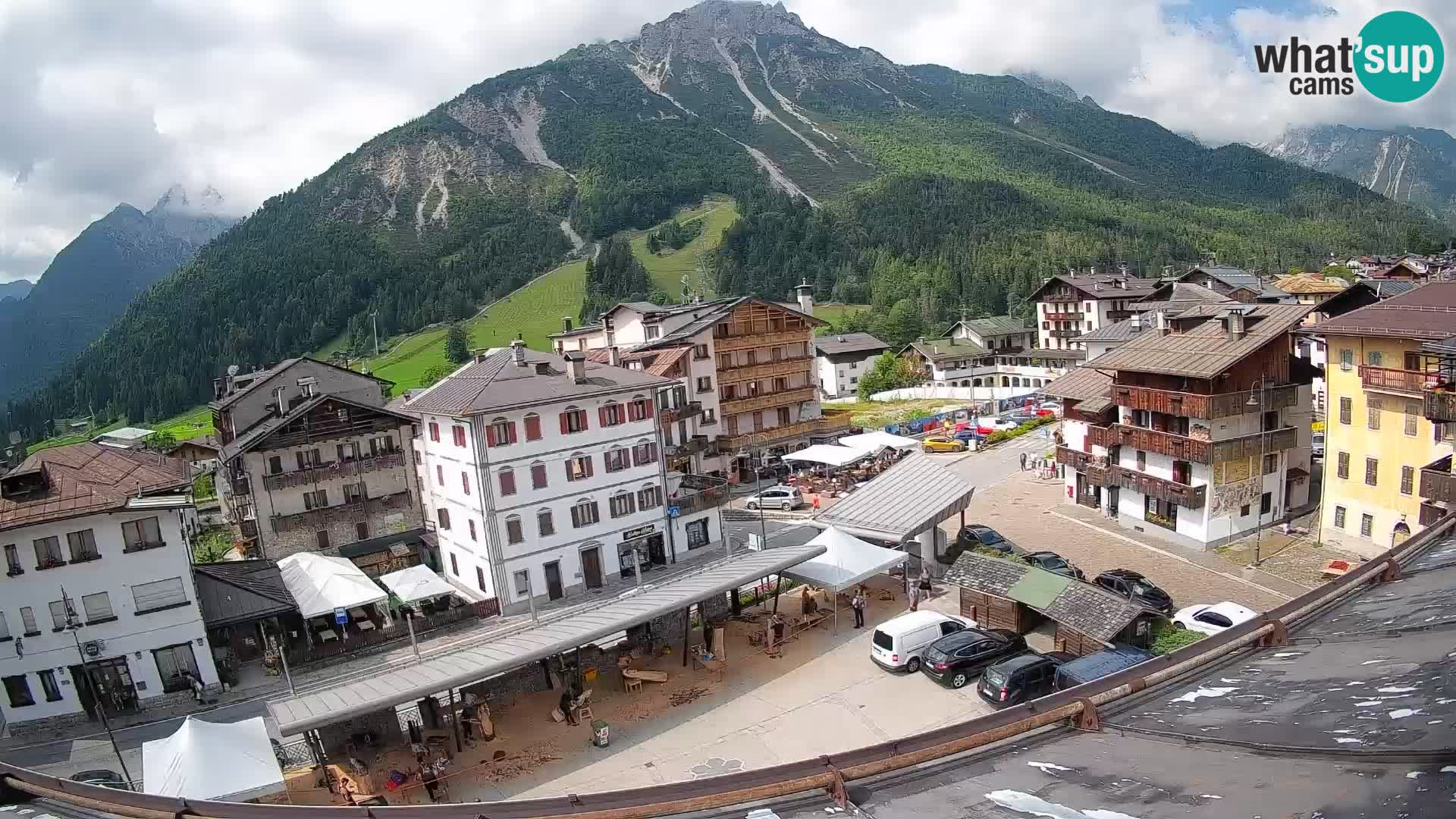 Piazza centrale di Forni di Sopra