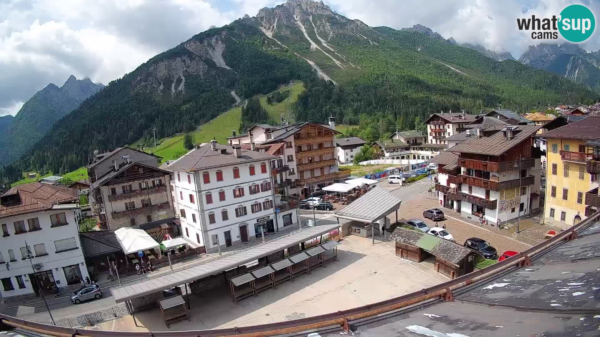 Piazza centrale di Forni di Sopra