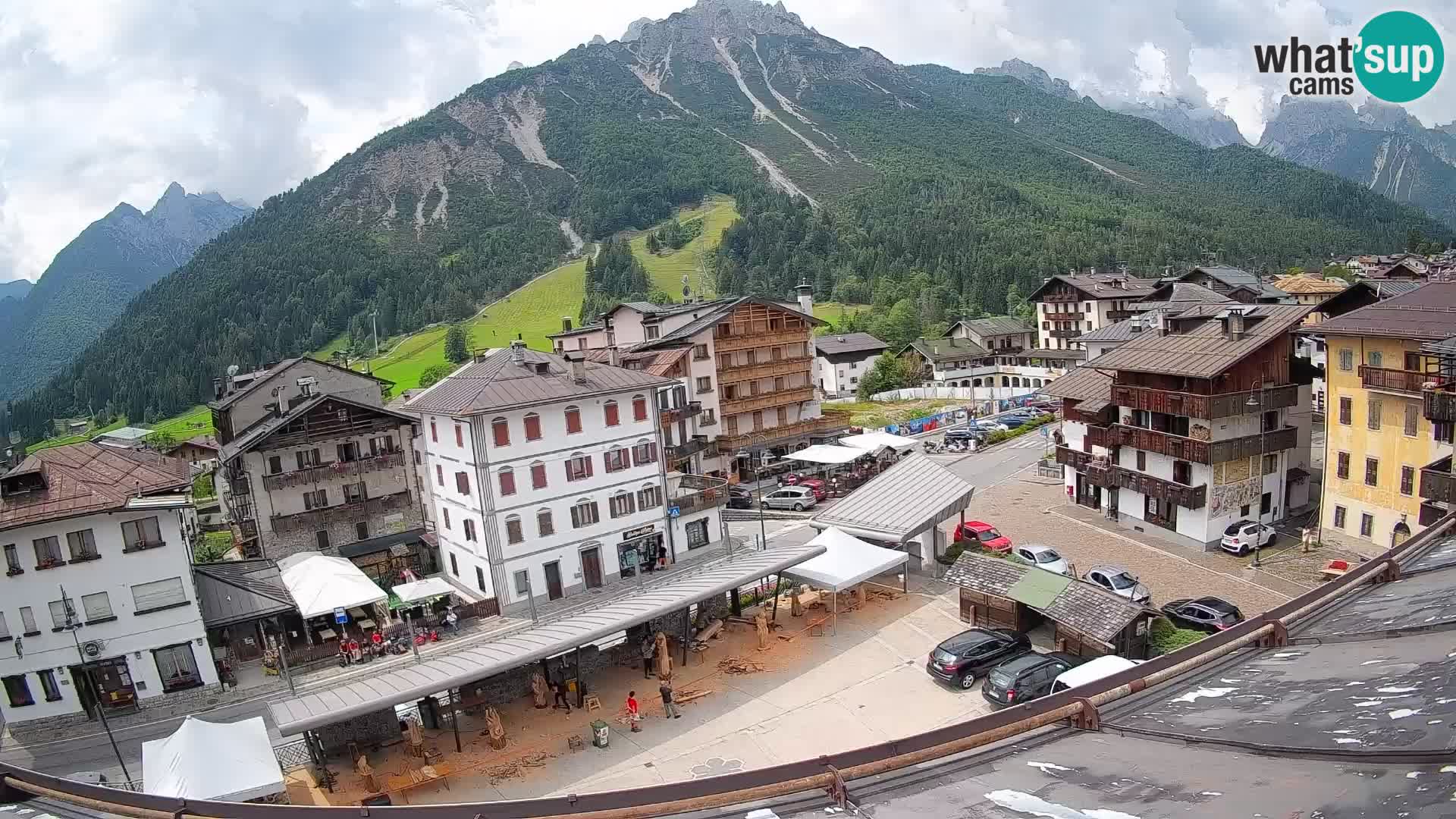 Piazza centrale di Forni di Sopra