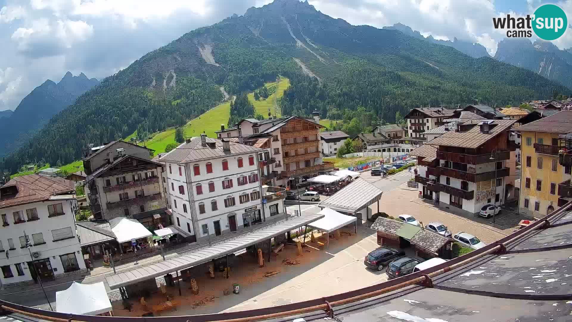 Plaza principal de Forni di Sopra