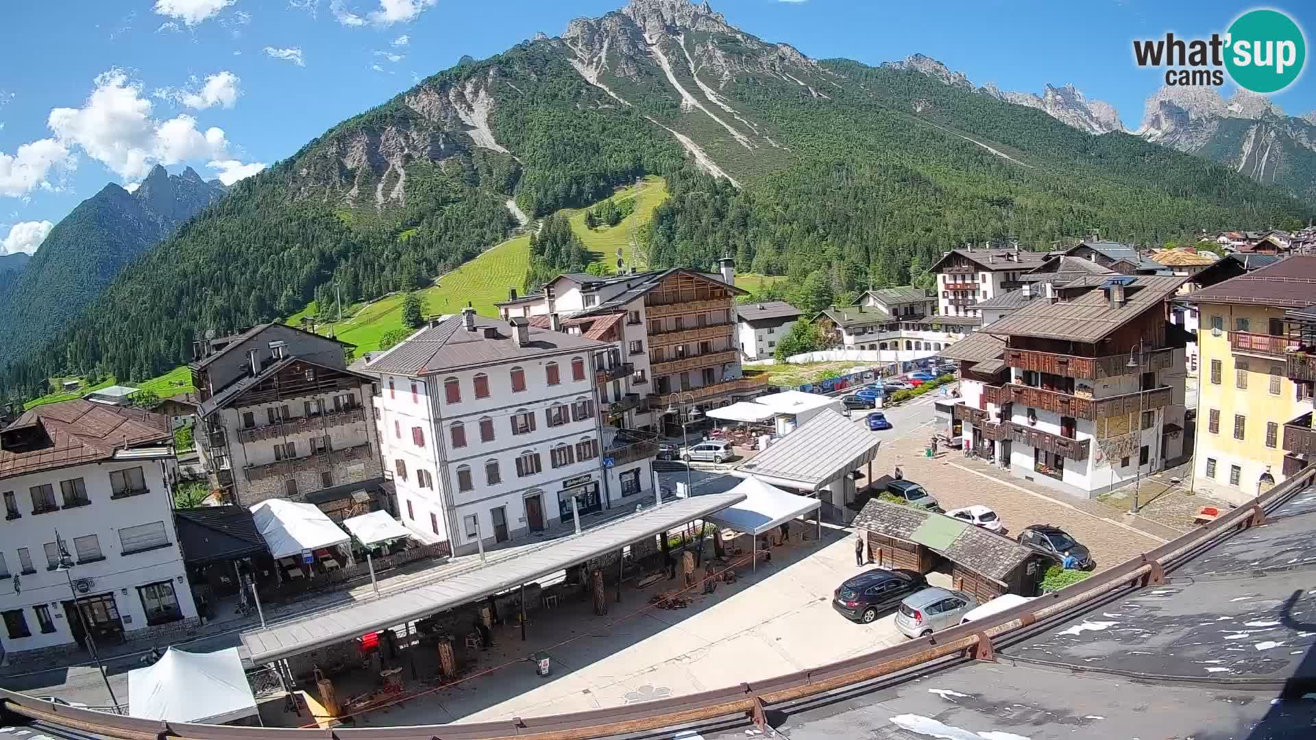 Piazza centrale di Forni di Sopra