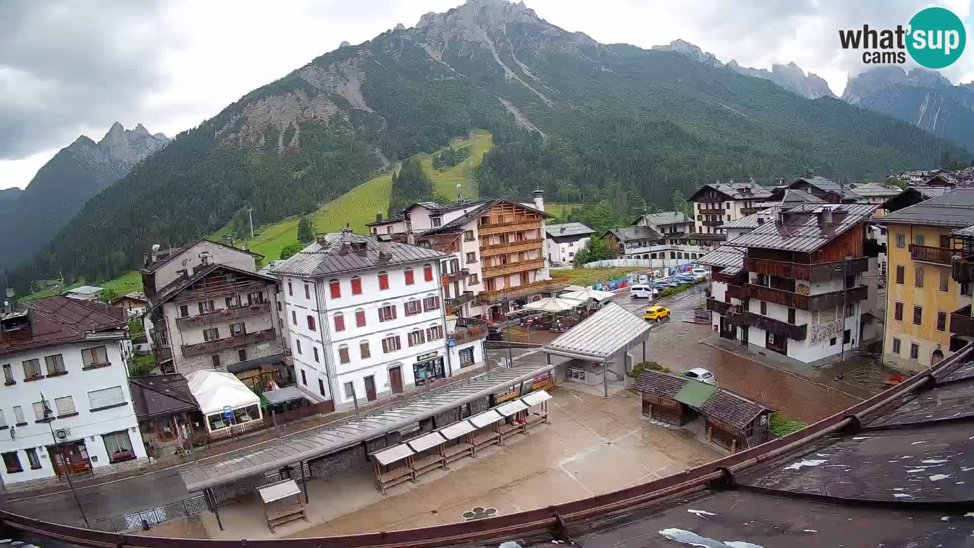 Plaza principal de Forni di Sopra
