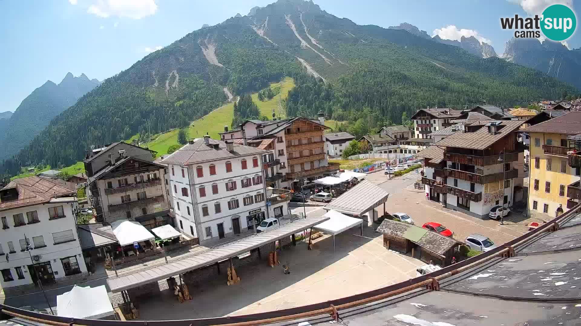 Piazza centrale di Forni di Sopra