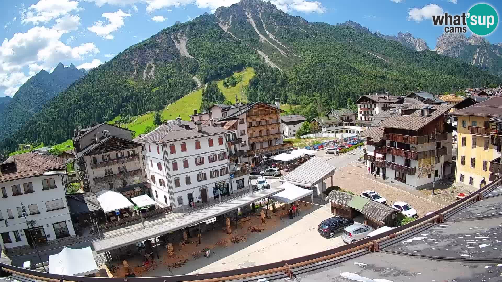 Piazza centrale di Forni di Sopra