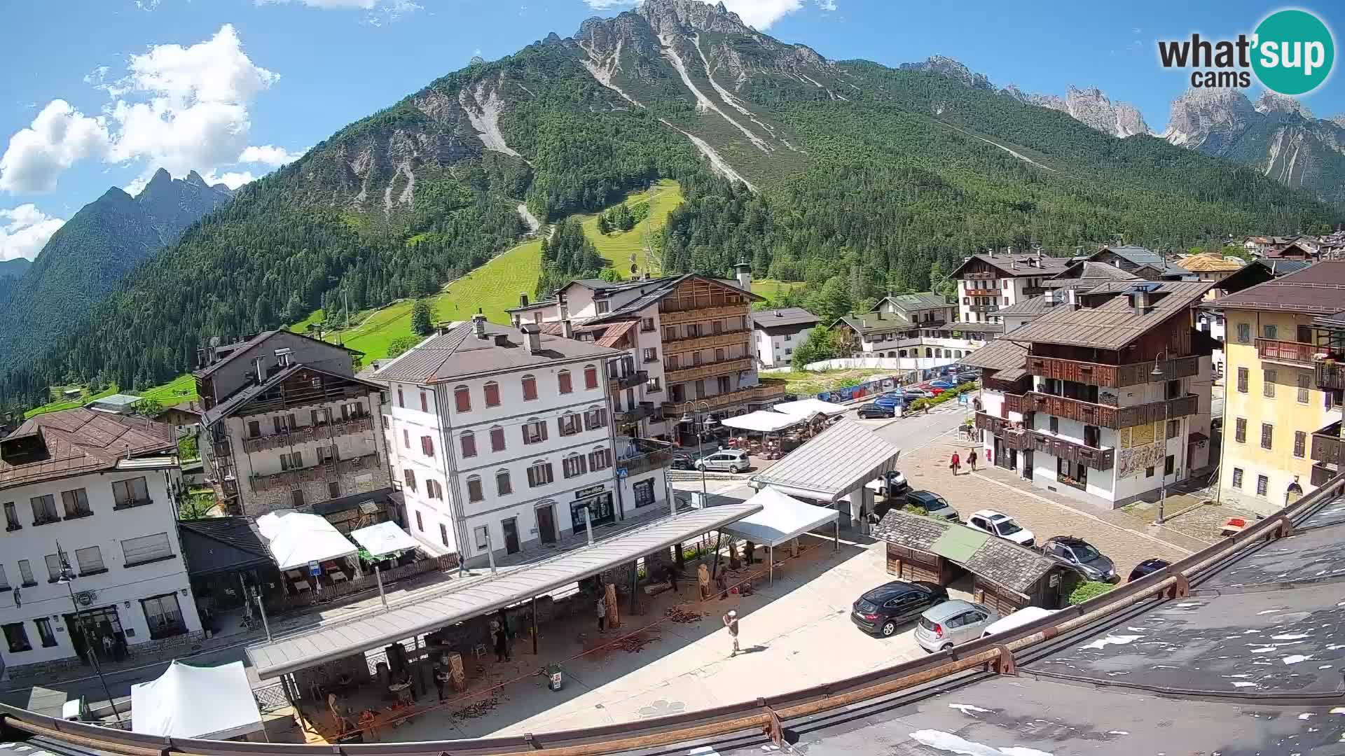 Piazza centrale di Forni di Sopra
