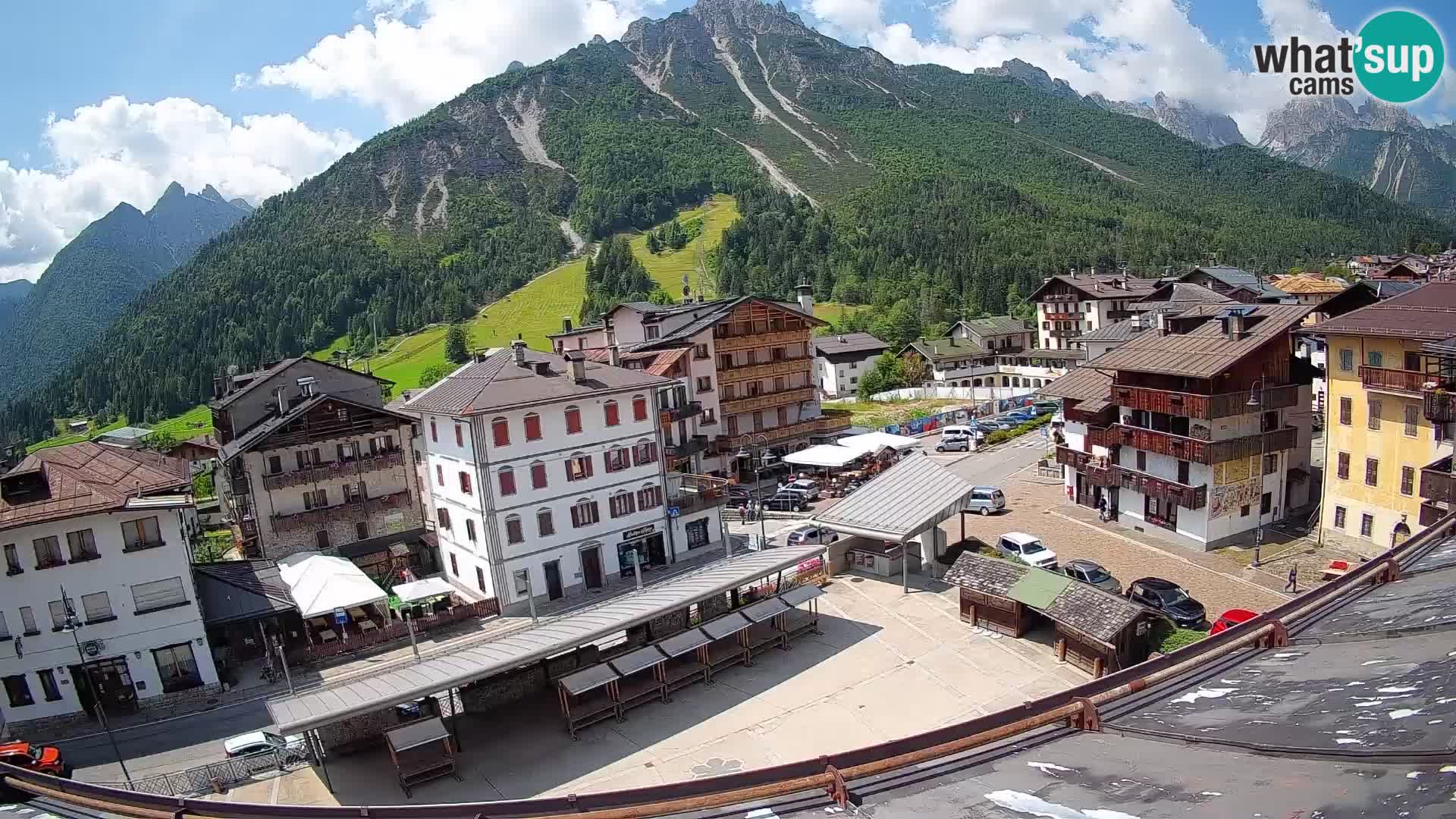 Piazza centrale di Forni di Sopra