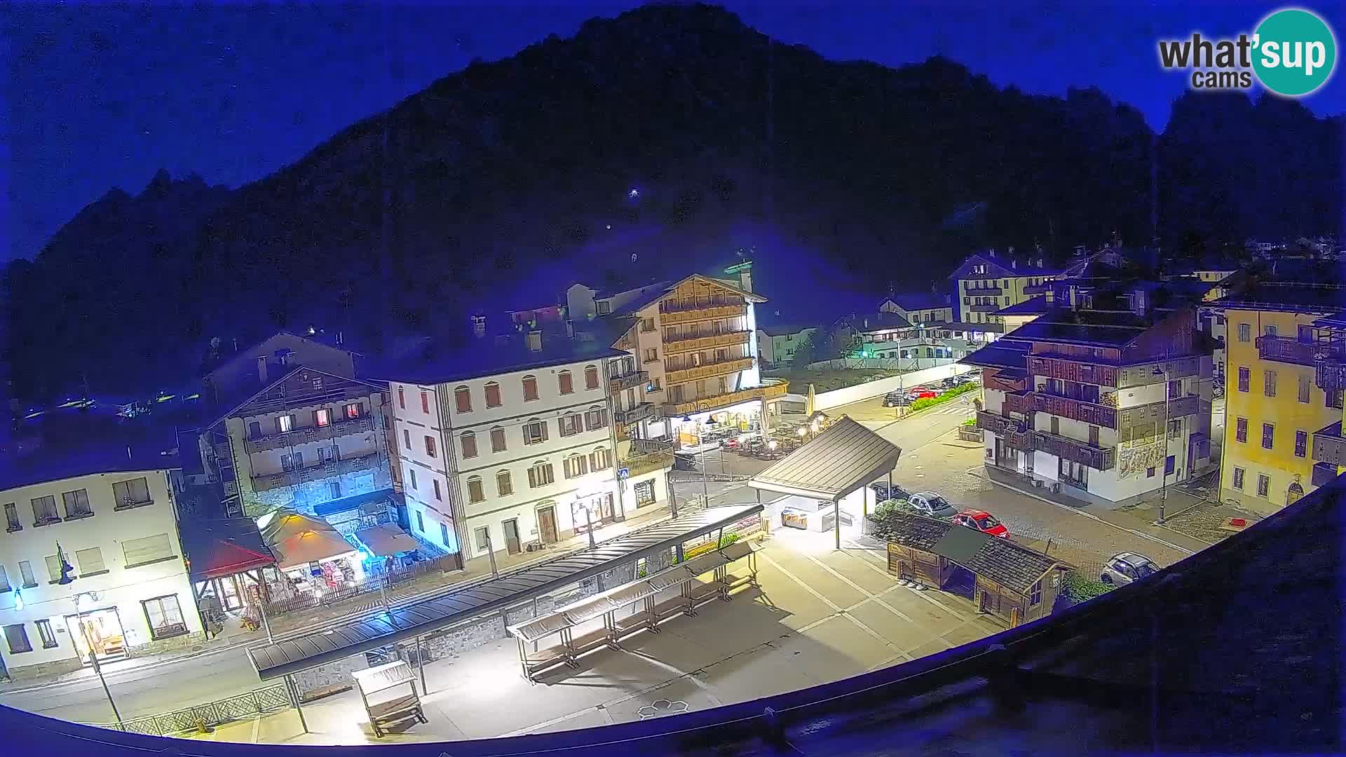 Plaza principal de Forni di Sopra
