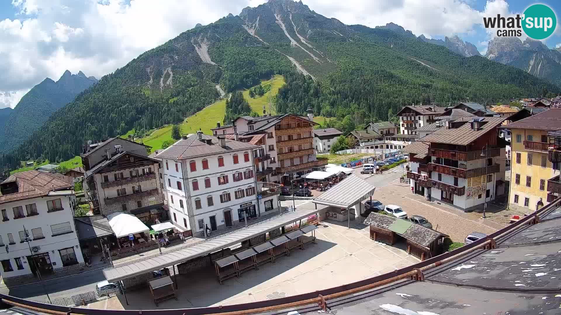 Plaza principal de Forni di Sopra