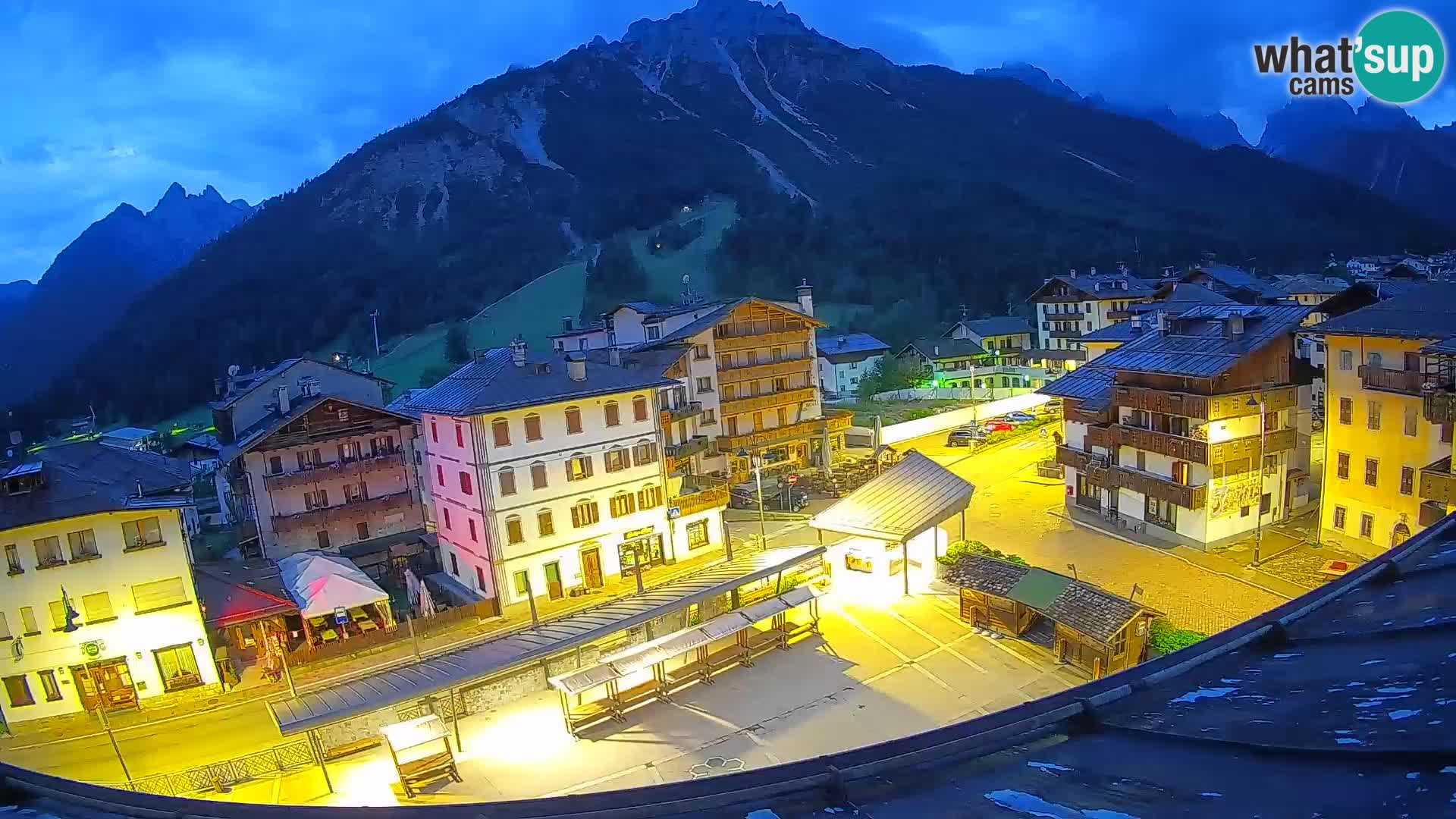 Piazza centrale di Forni di Sopra