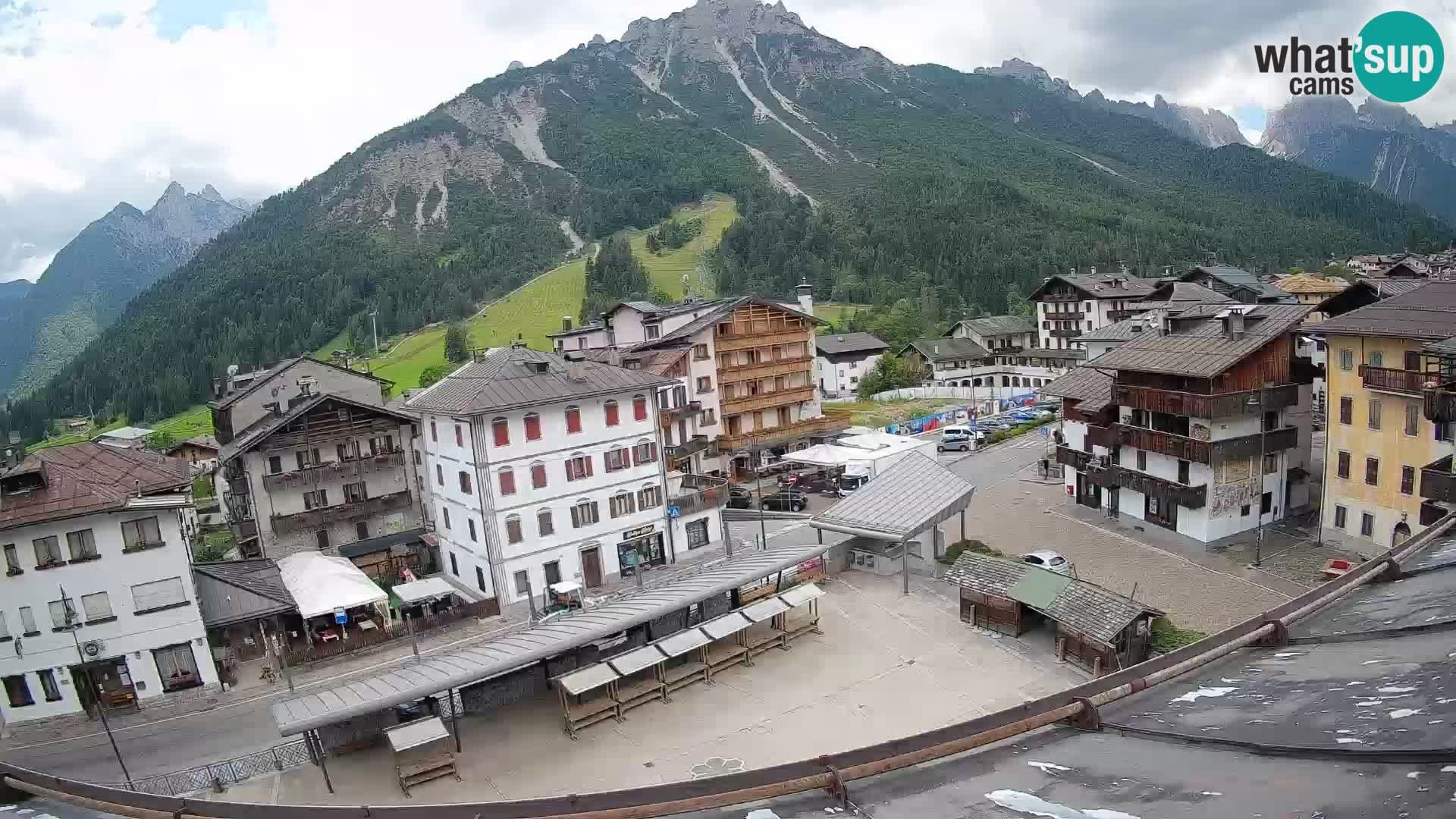 Plaza principal de Forni di Sopra