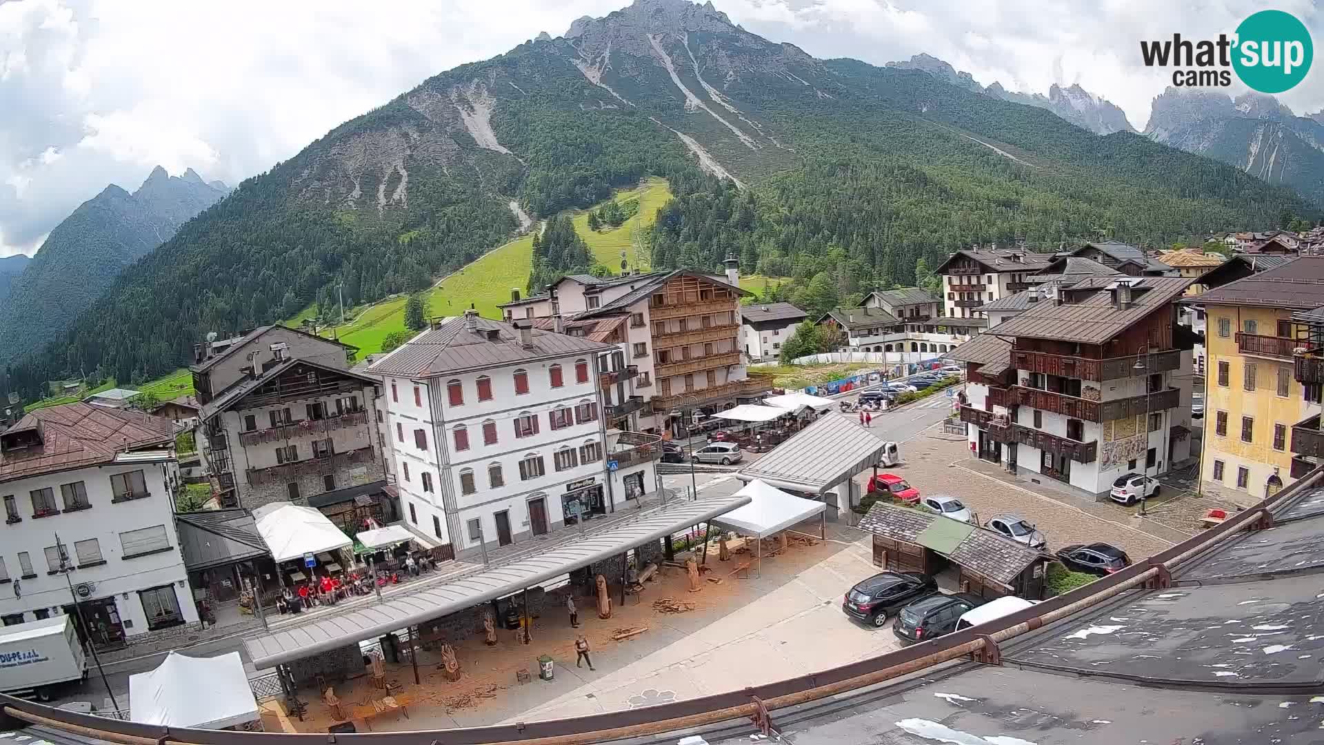 Piazza centrale di Forni di Sopra