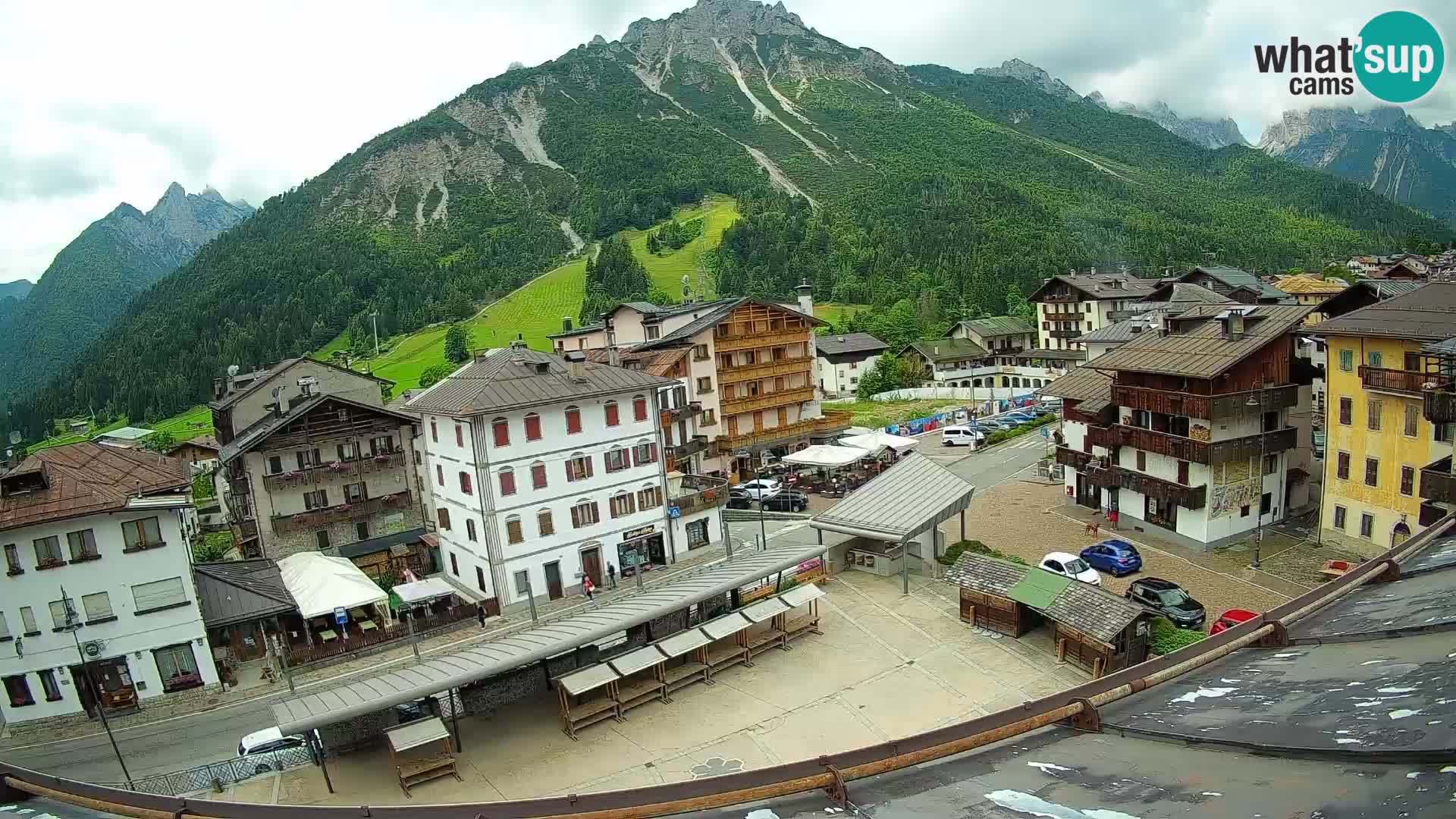 Plaza principal de Forni di Sopra