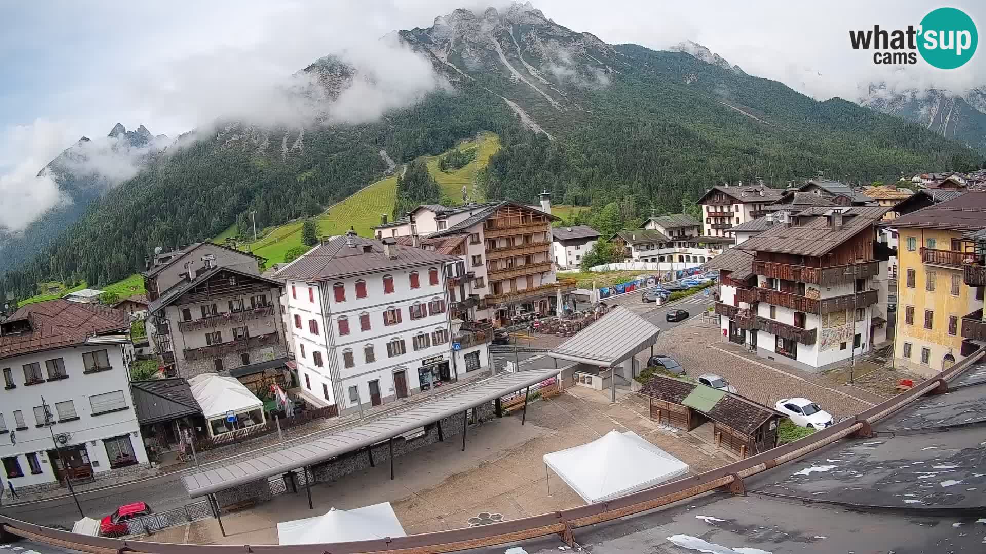 Piazza centrale di Forni di Sopra